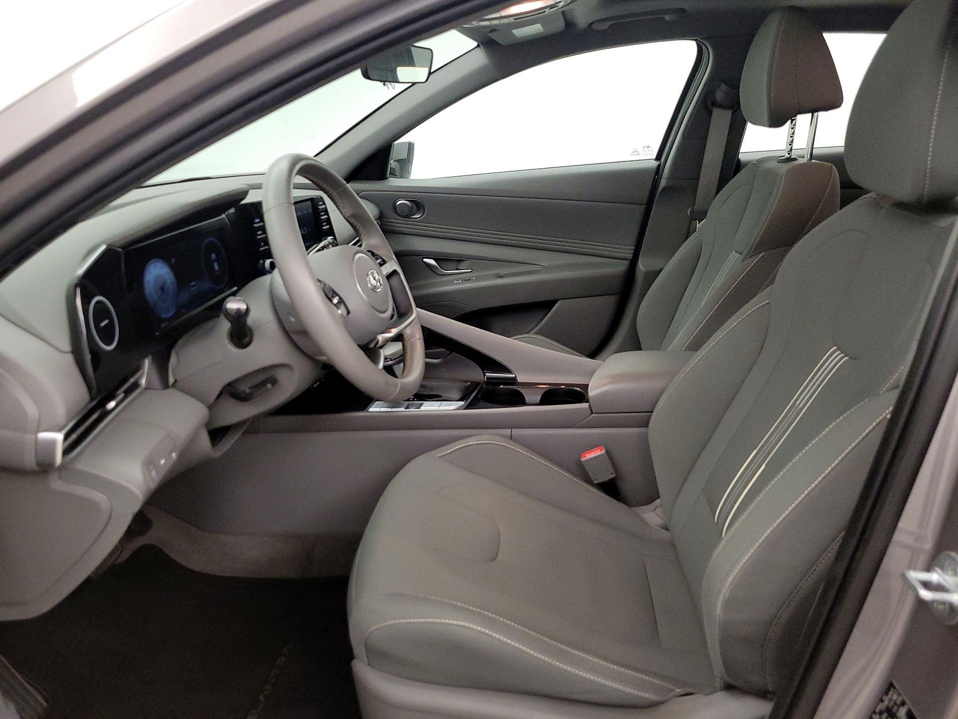 Thumbnail: 2022 Hyundai Elantra - 11