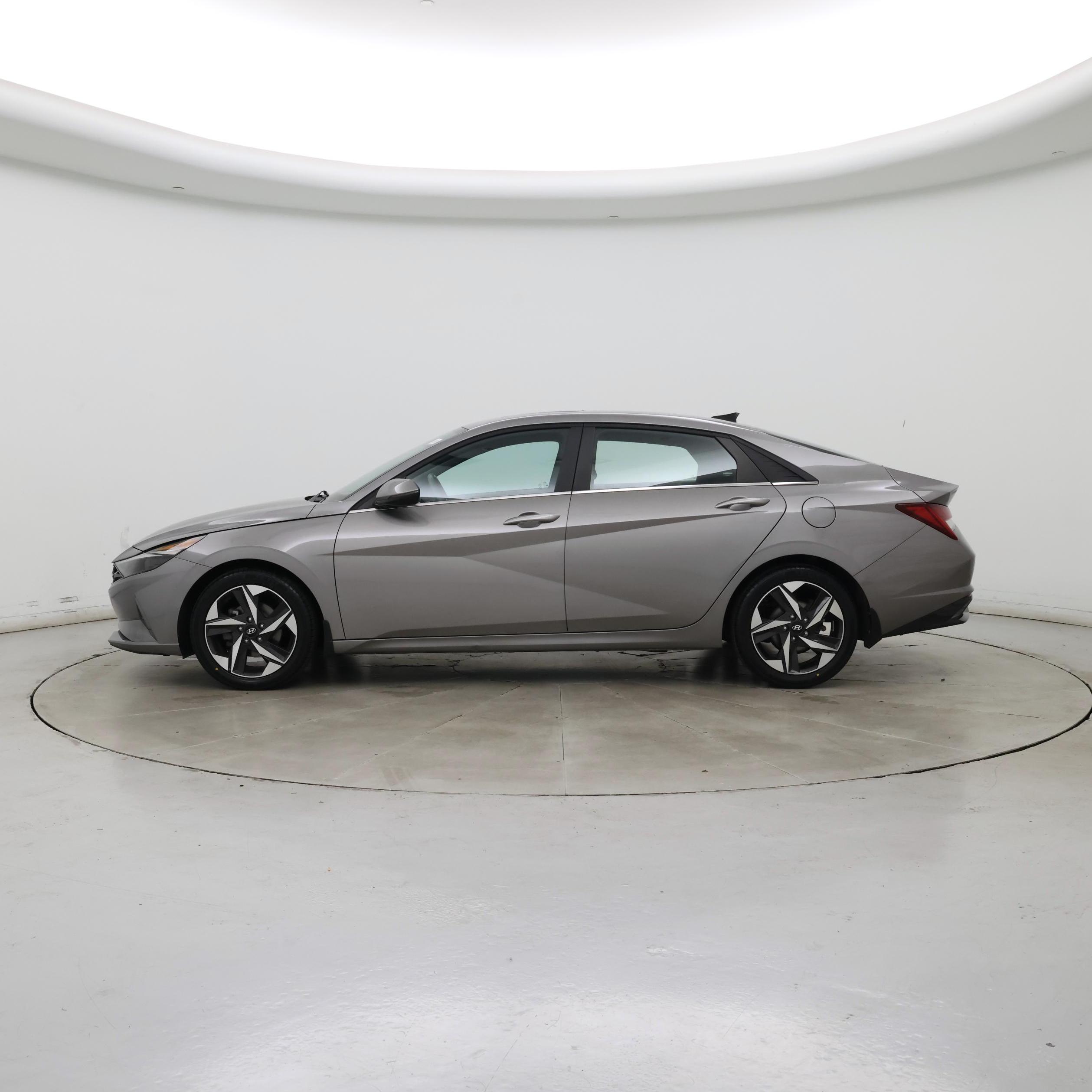 Thumbnail: 2022 Hyundai Elantra - 3