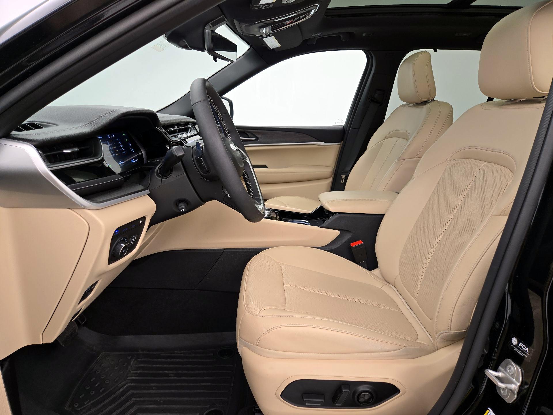 Thumbnail: 2023 Jeep Grand Cherokee - 11