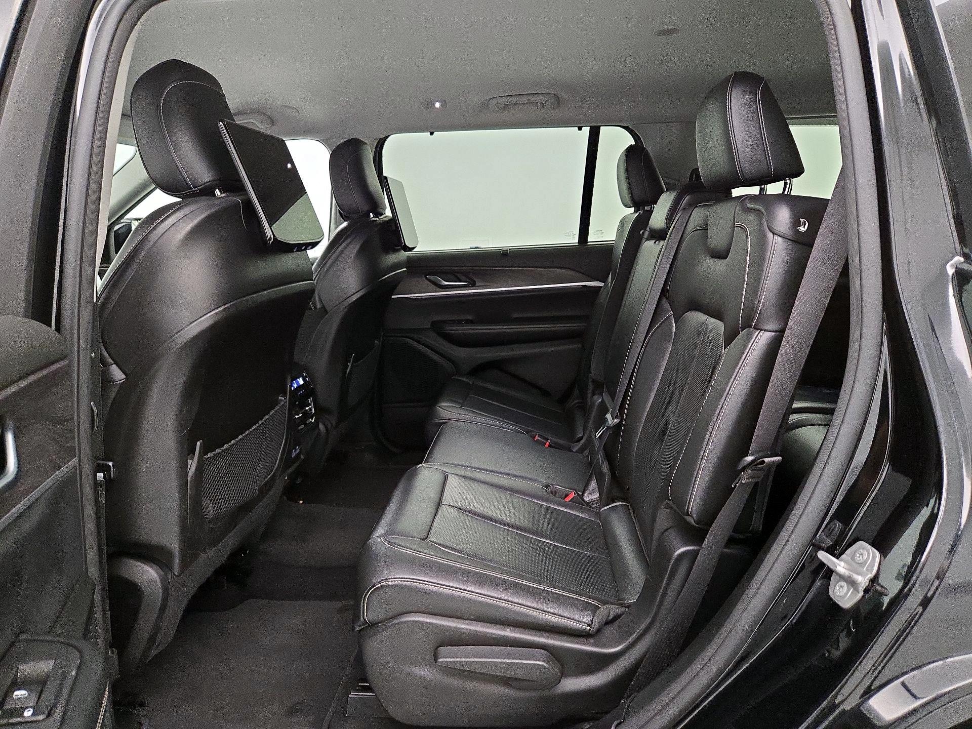 Thumbnail: 2023 Jeep Grand Cherokee L - 20