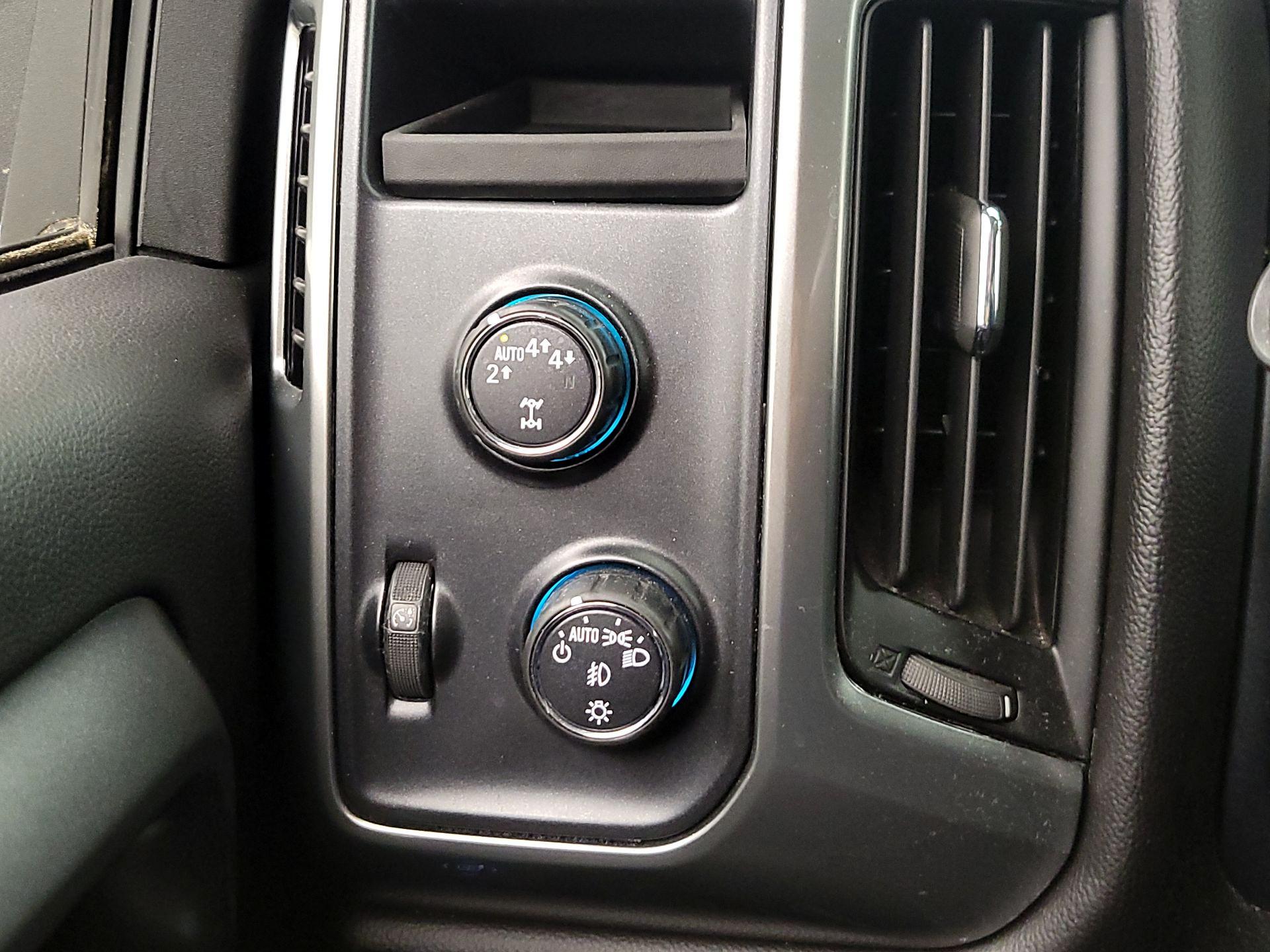 Thumbnail: 2017 Chevrolet Silverado 1500 - 13