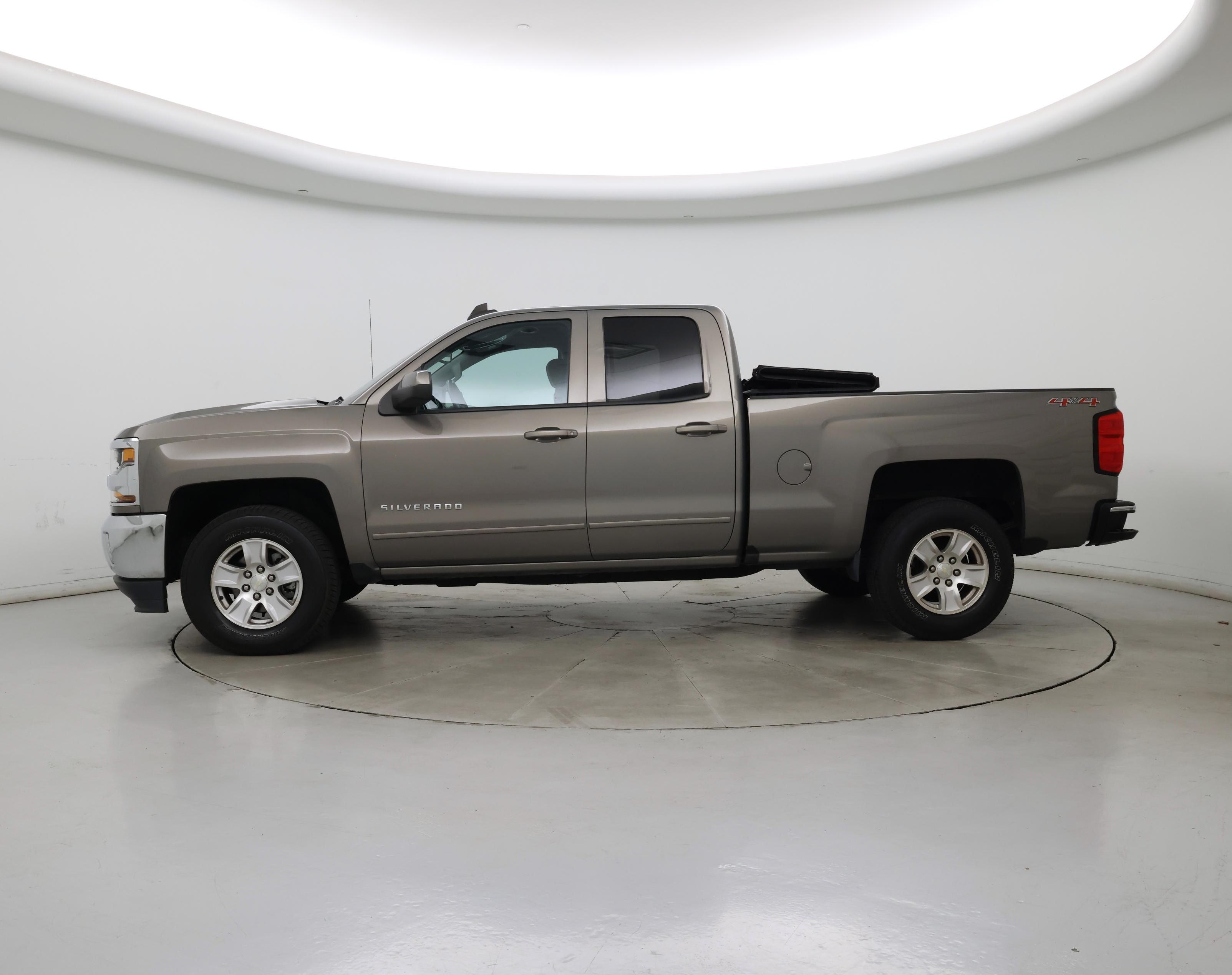 Thumbnail: 2017 Chevrolet Silverado 1500 - 3