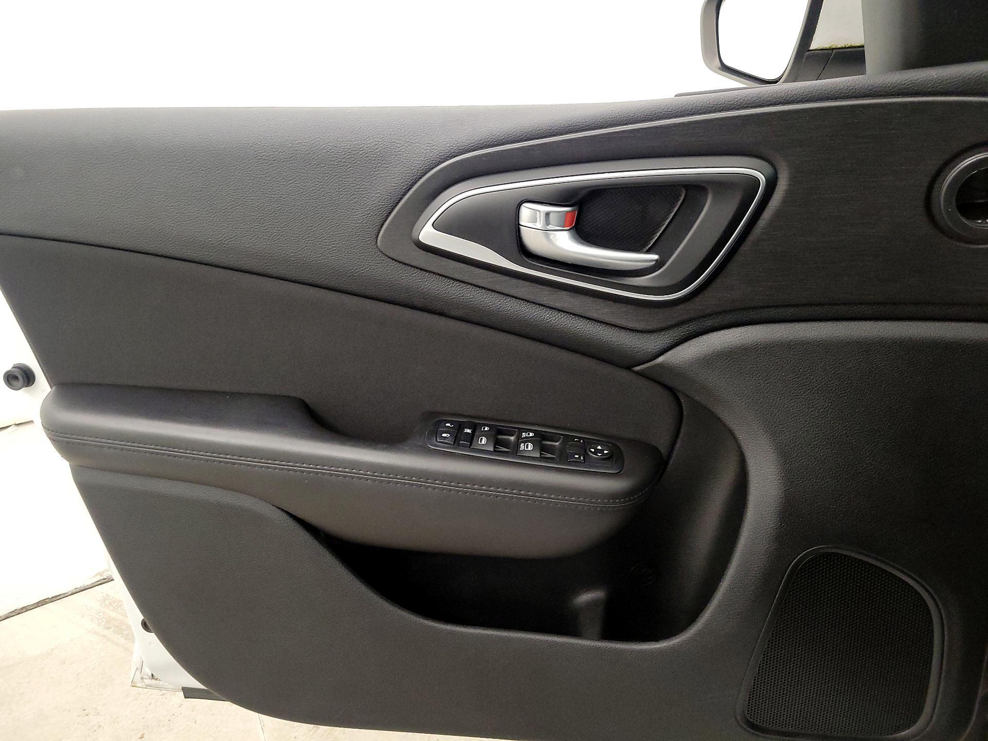 Thumbnail: 2015 Chrysler 200 - 12
