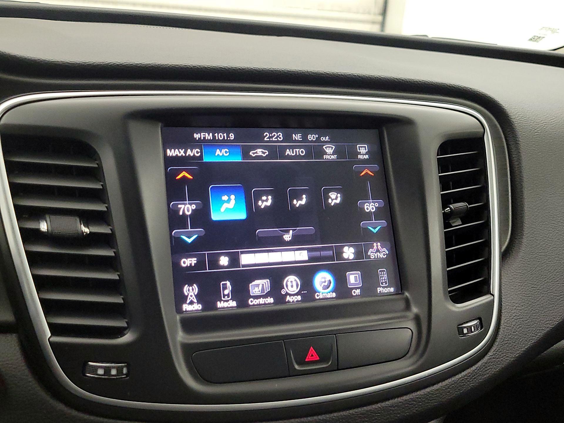 Thumbnail: 2015 Chrysler 200 - 16