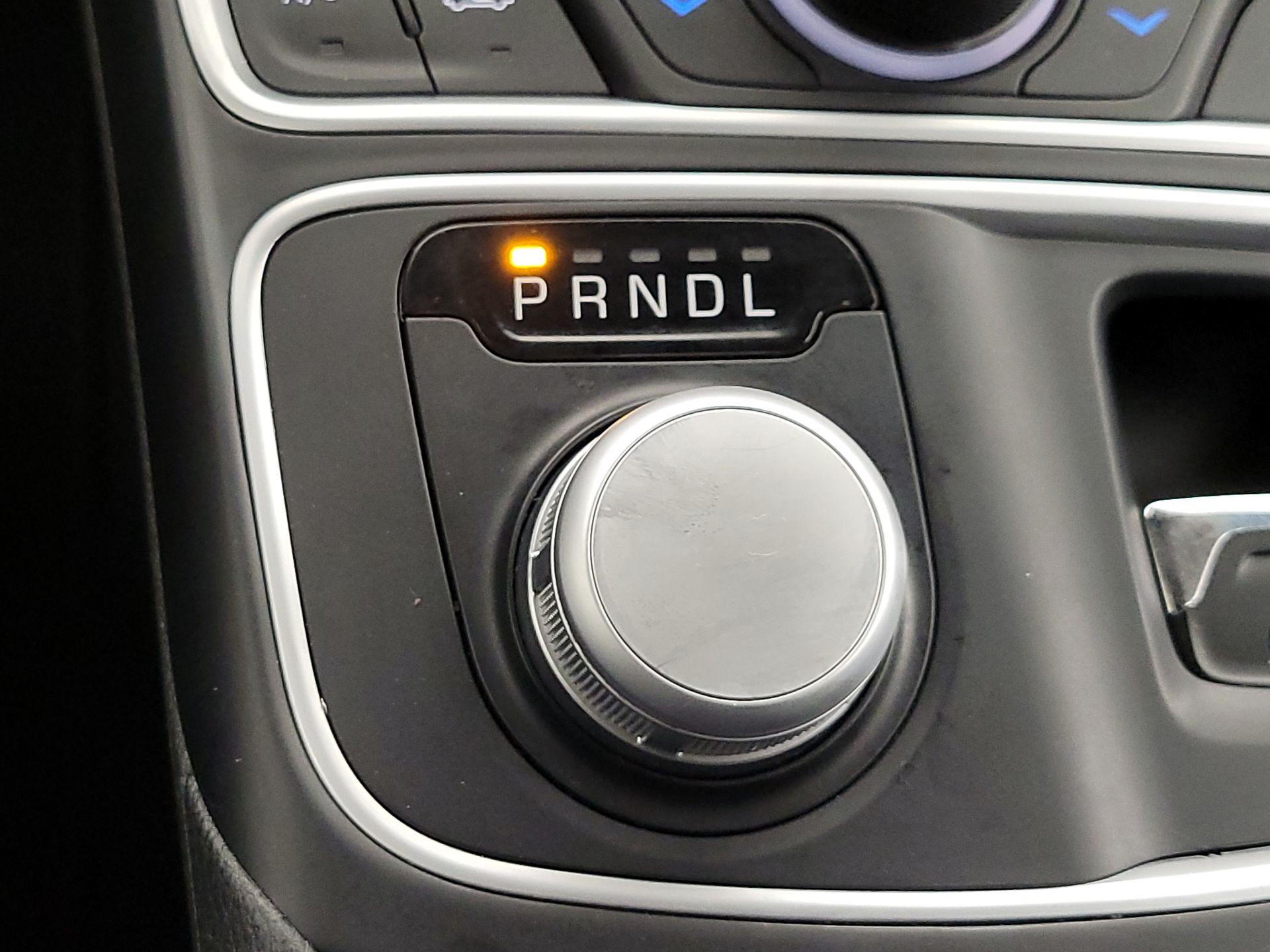 Thumbnail: 2015 Chrysler 200 - 17