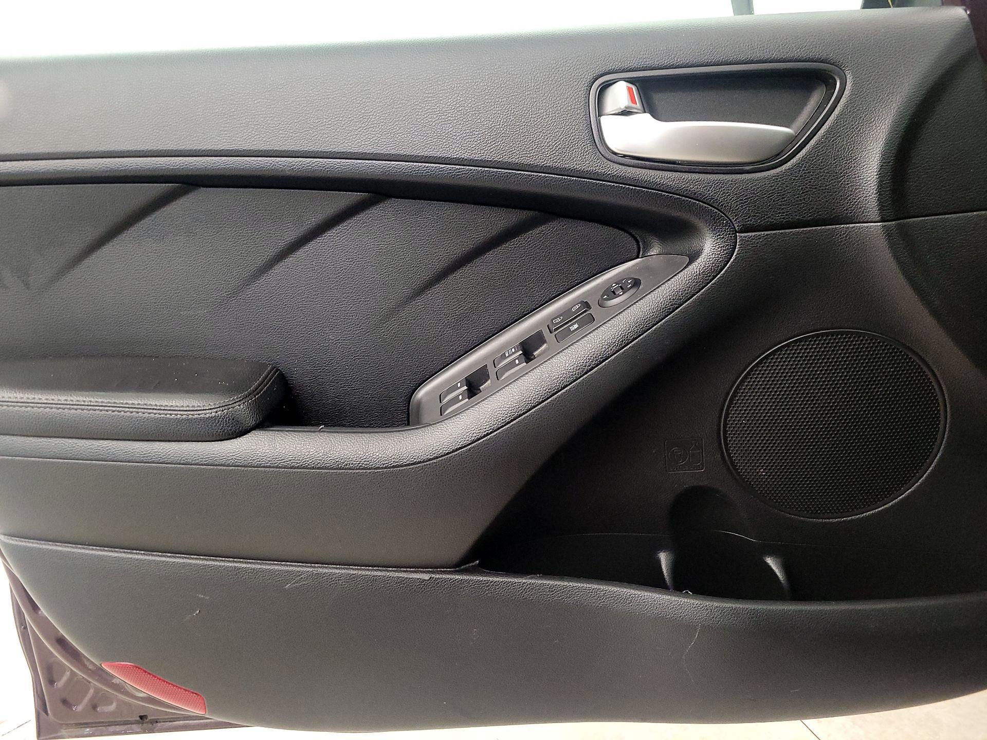 Thumbnail: 2017 Kia Forte - 12