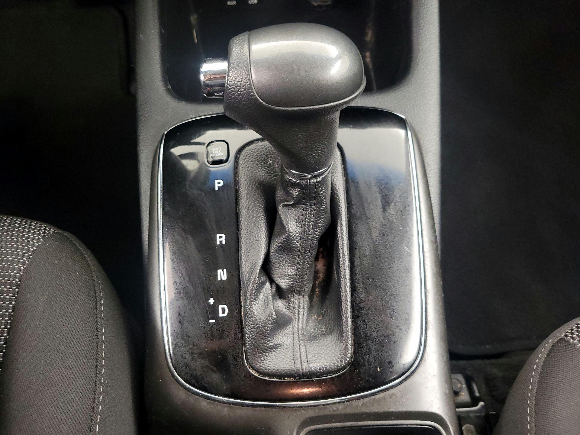 Thumbnail: 2017 Kia Forte - 16