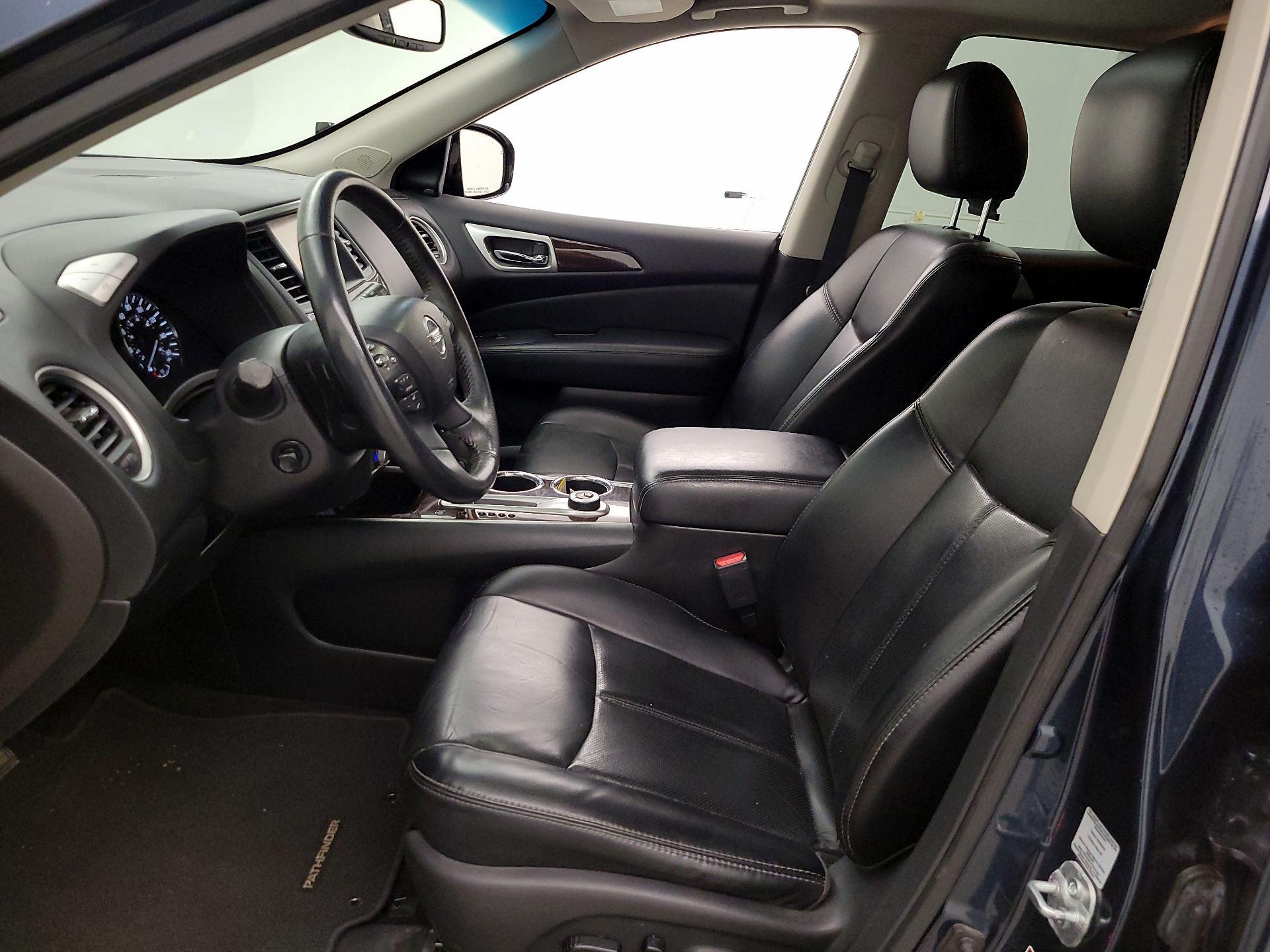 Thumbnail: 2015 Nissan Pathfinder - 11