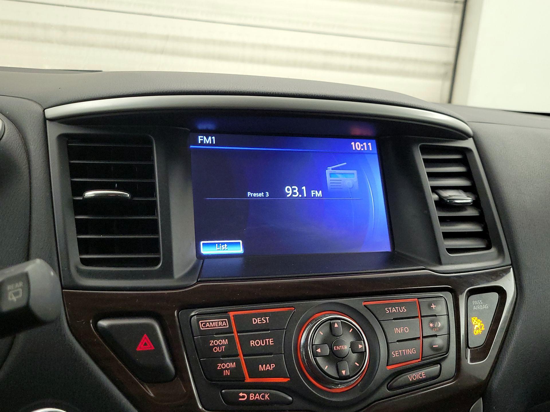 Thumbnail: 2015 Nissan Pathfinder - 16