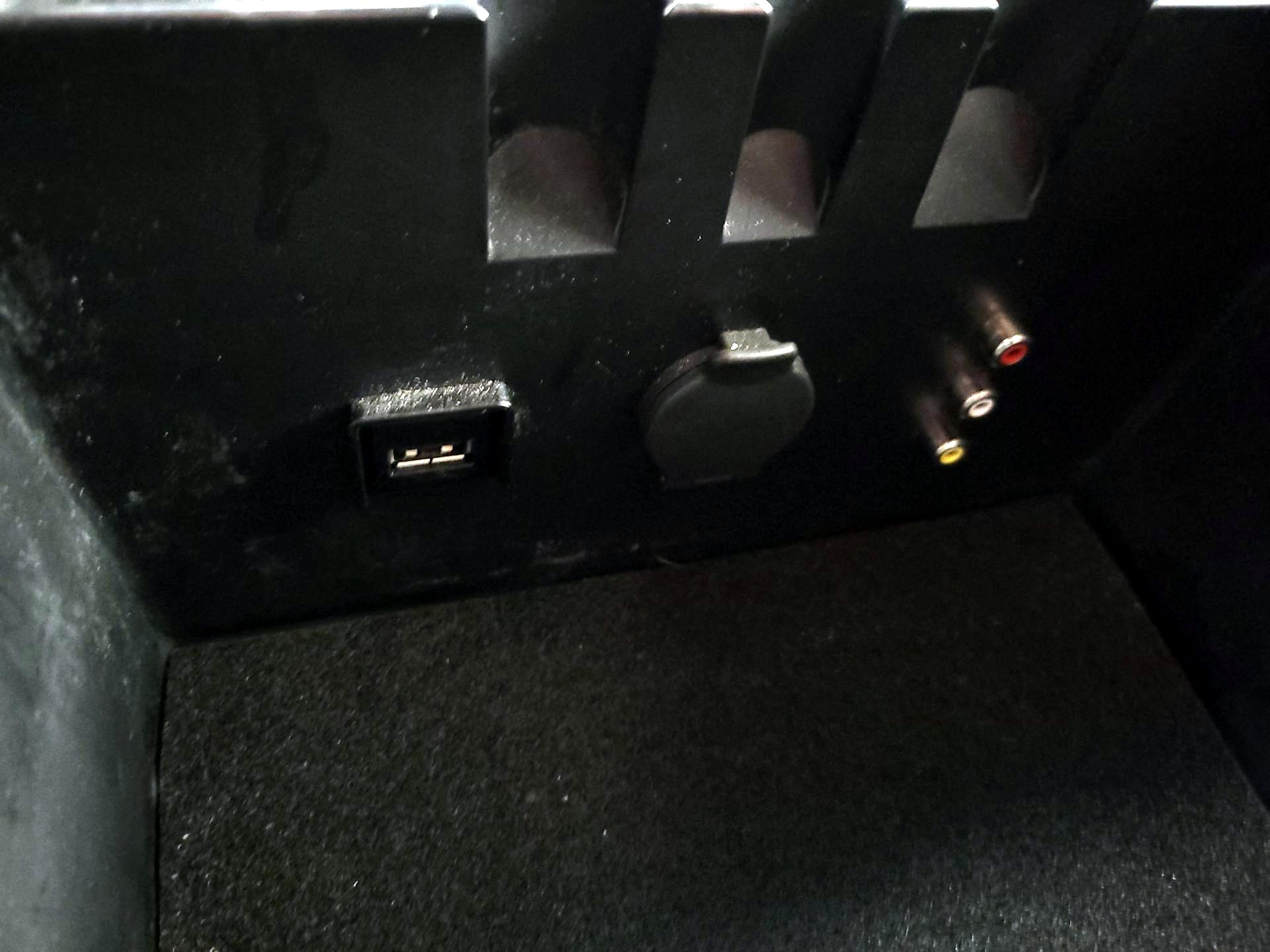 Thumbnail: 2015 Nissan Pathfinder - 19