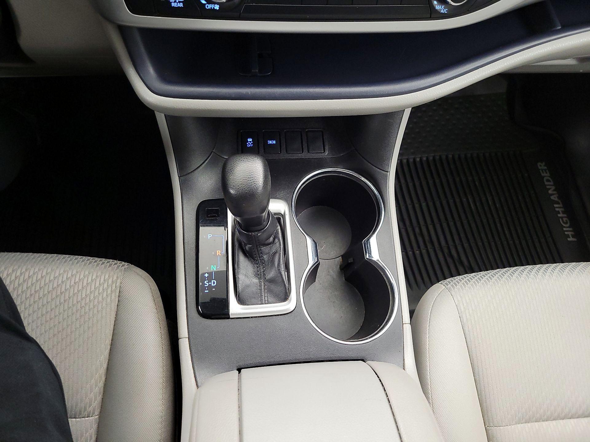 Thumbnail: 2019 Toyota Highlander - 16