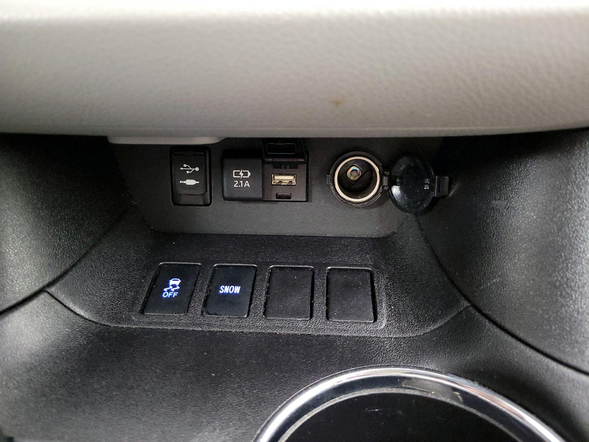 Thumbnail: 2019 Toyota Highlander - 17