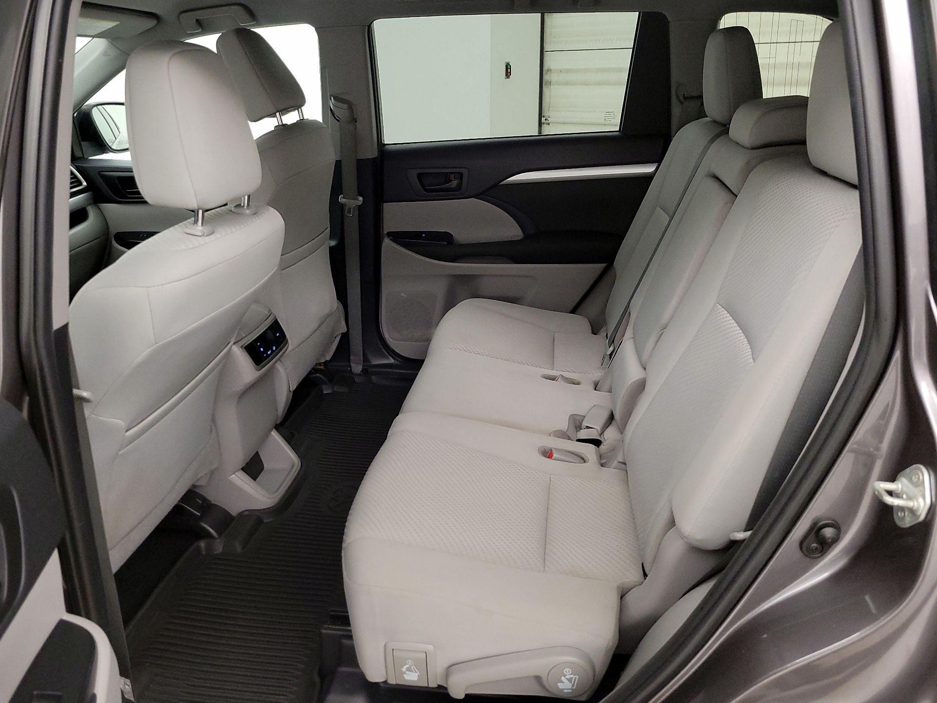 Thumbnail: 2019 Toyota Highlander - 18