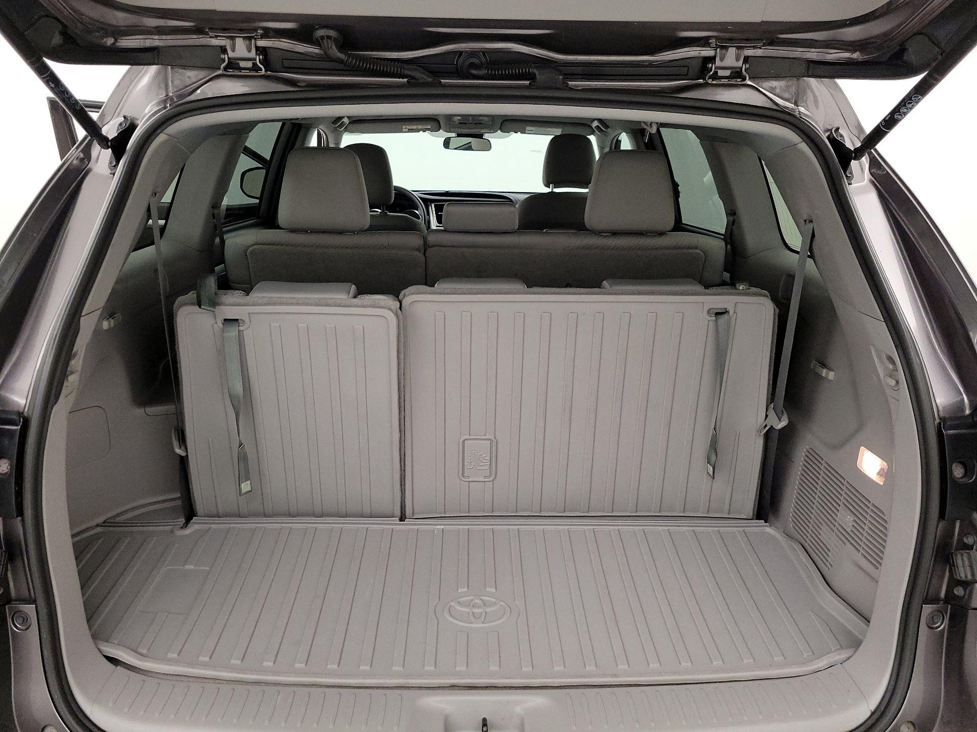 Thumbnail: 2019 Toyota Highlander - 20