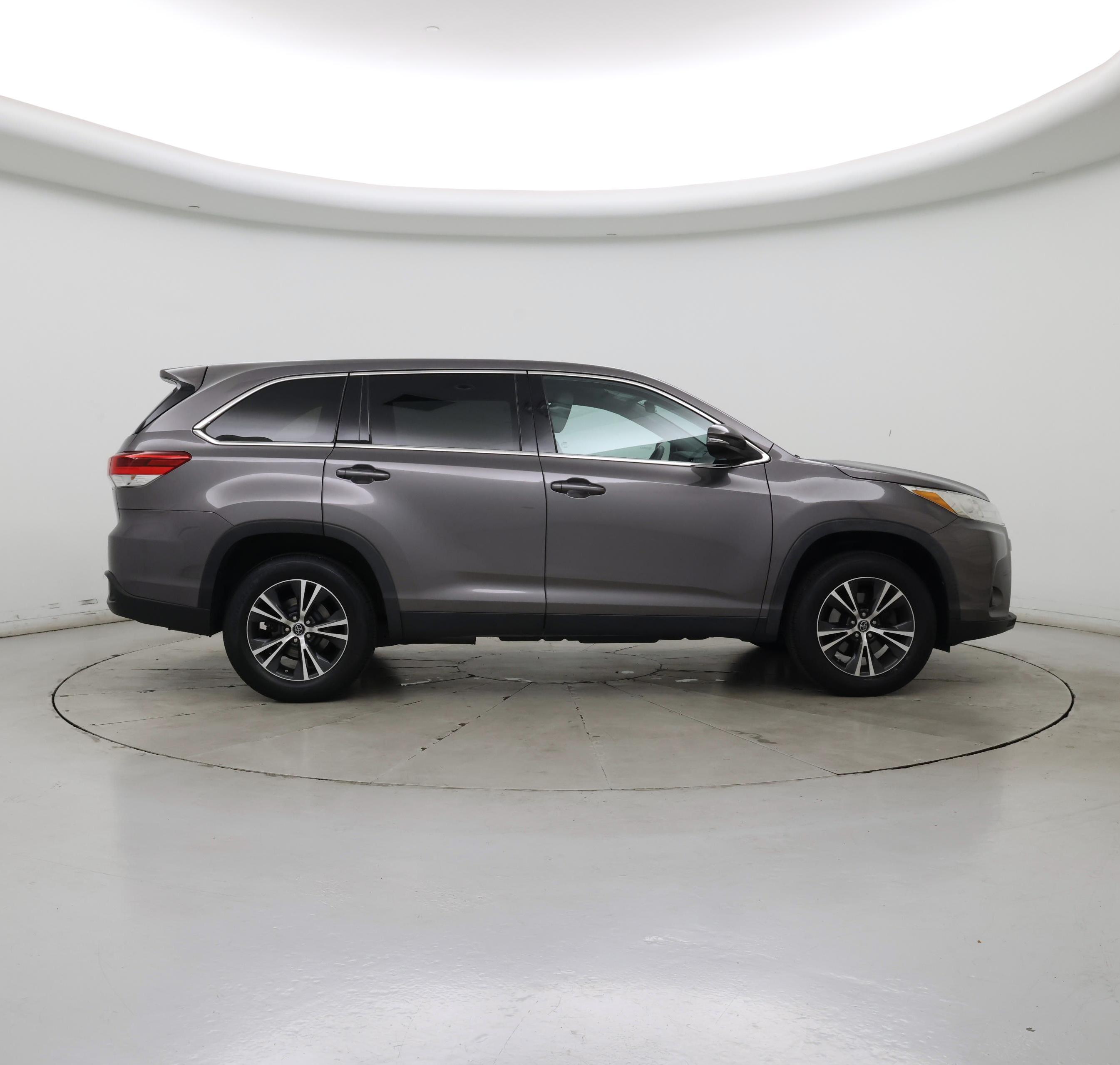 Thumbnail: 2019 Toyota Highlander - 7