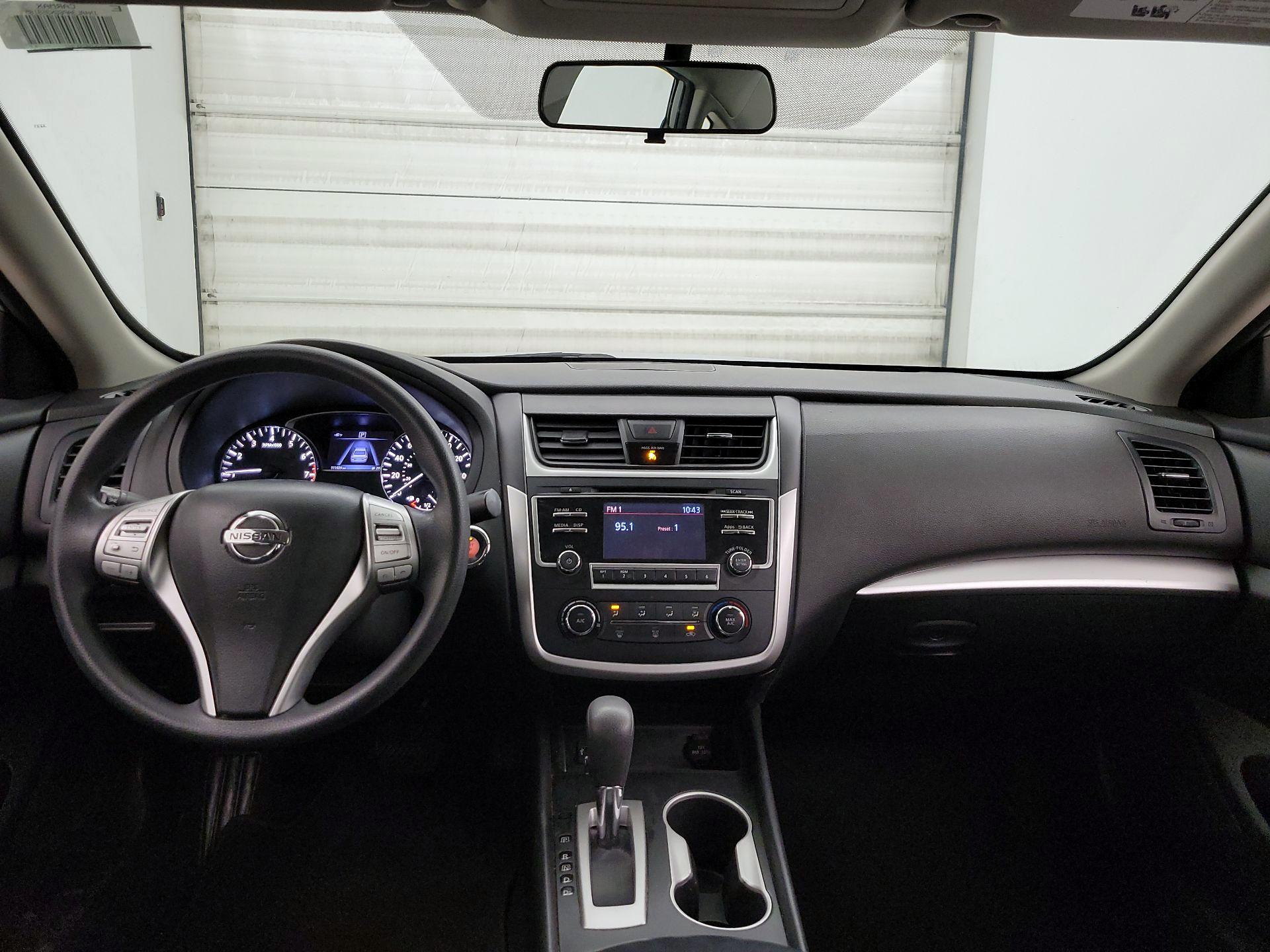 Thumbnail: 2016 Nissan Altima - 9