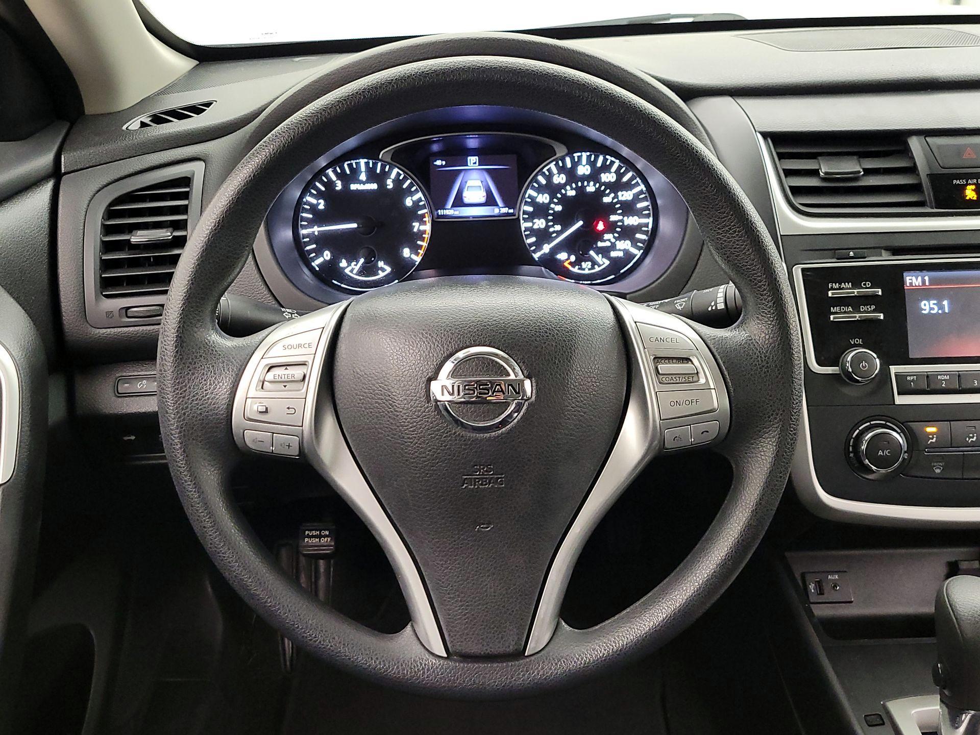 Thumbnail: 2016 Nissan Altima - 10