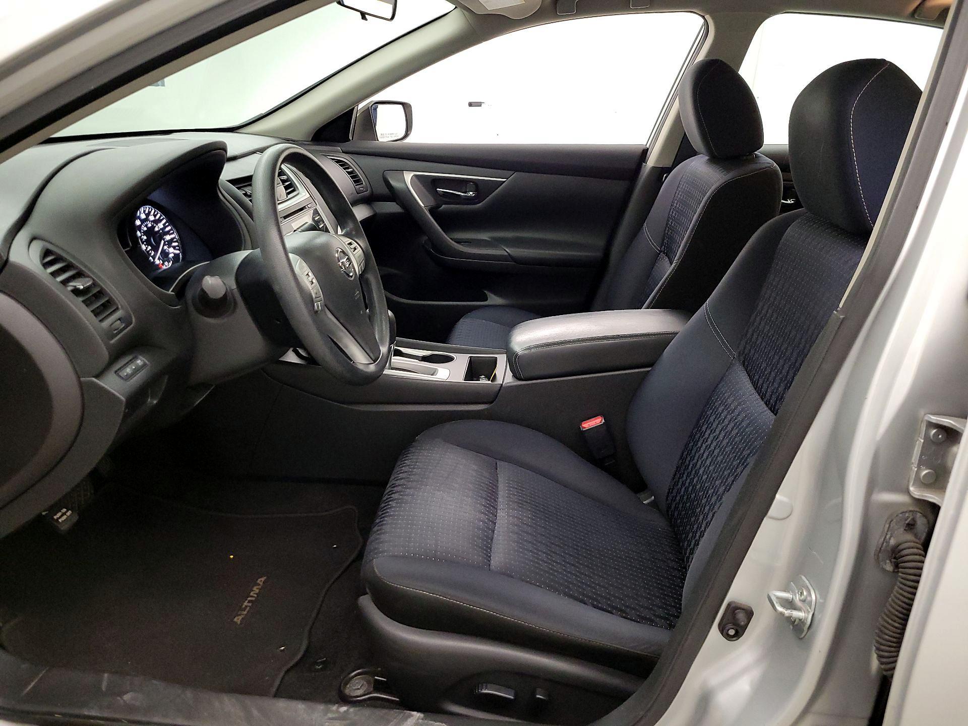 Thumbnail: 2016 Nissan Altima - 11