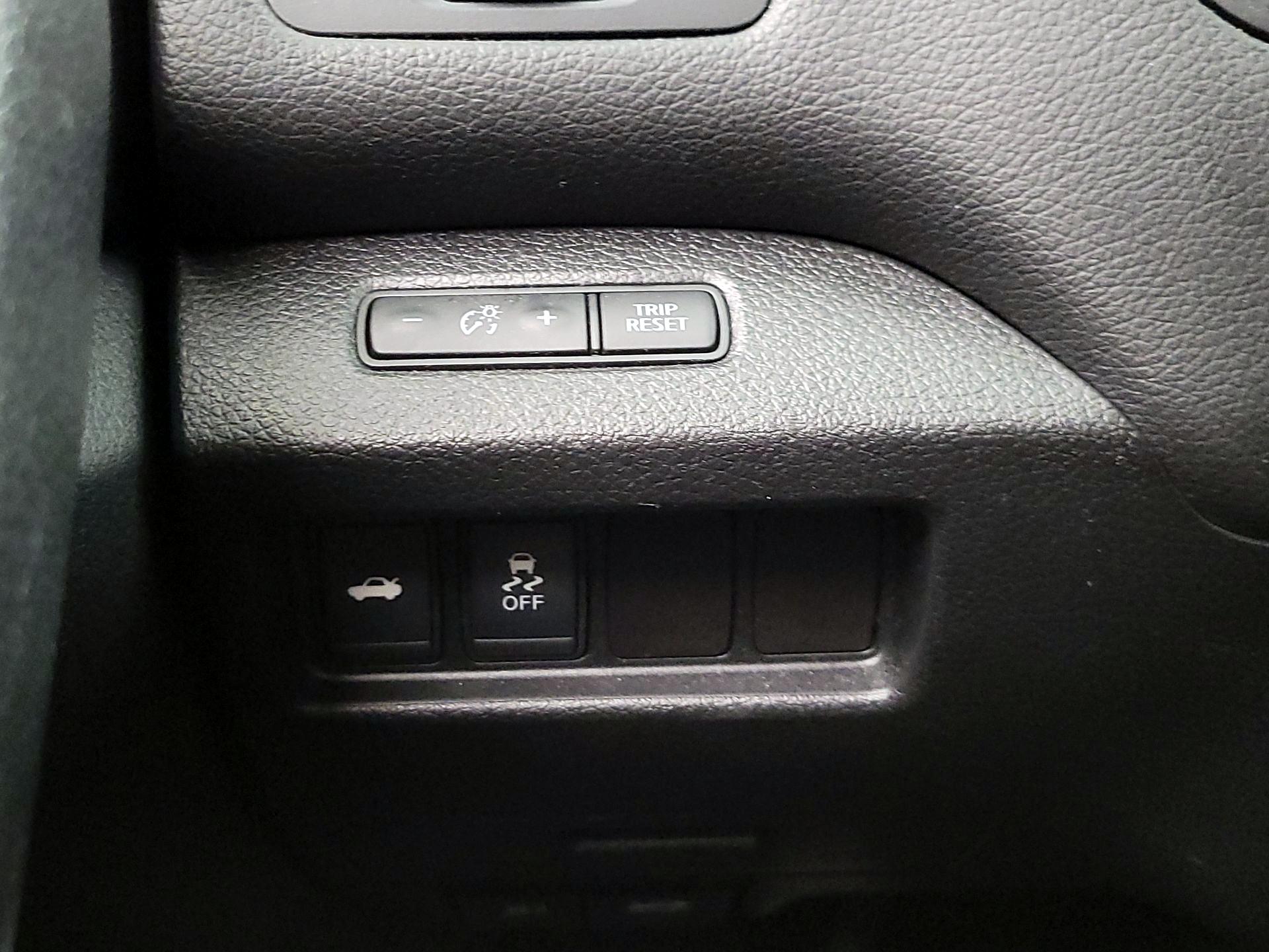 Thumbnail: 2016 Nissan Altima - 13