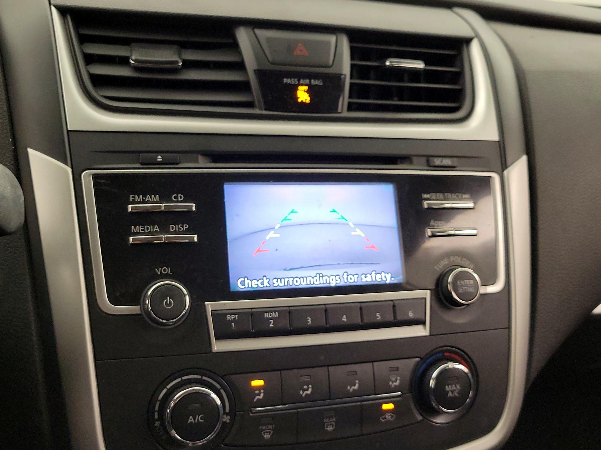 Thumbnail: 2016 Nissan Altima - 14