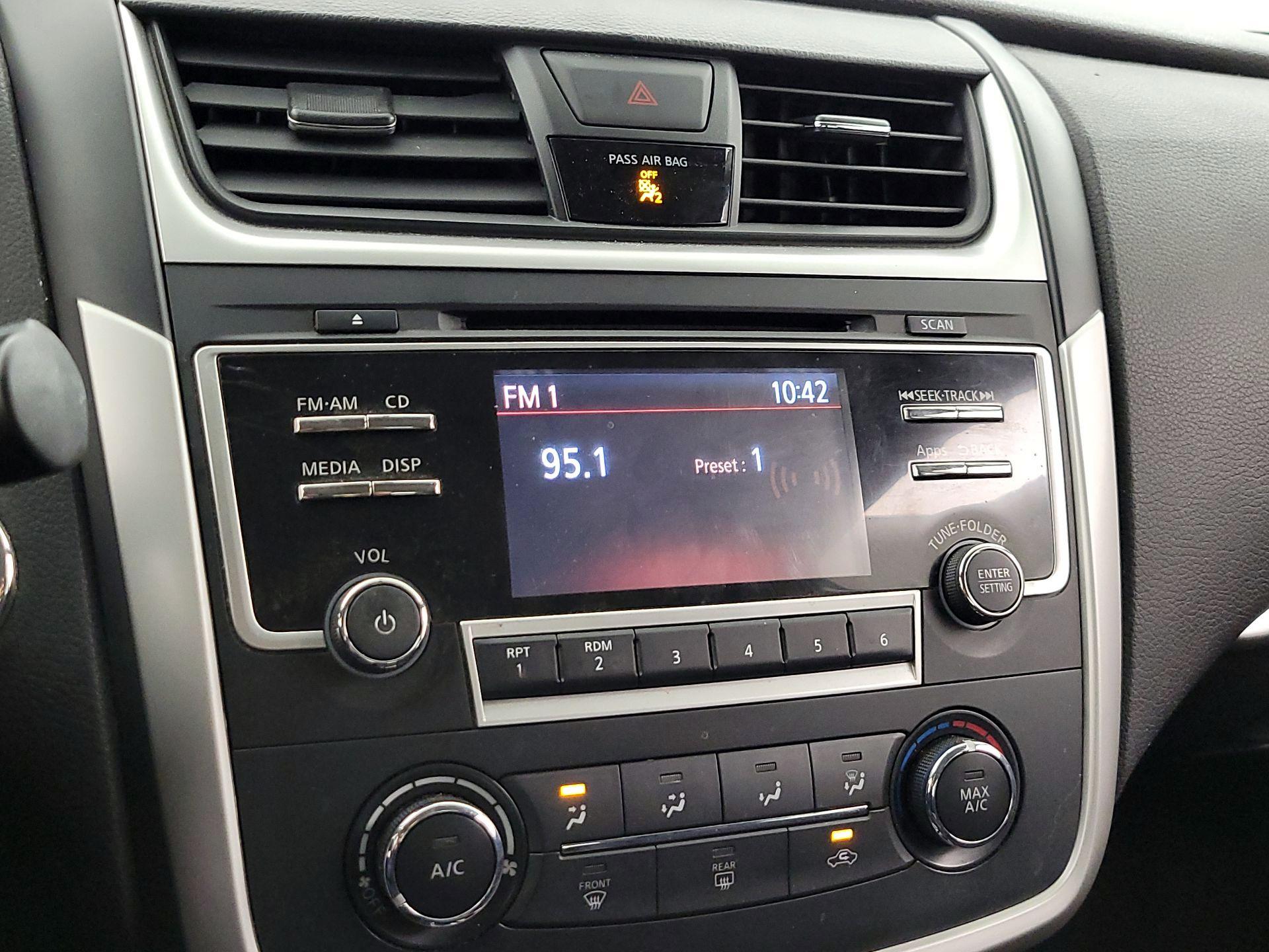 Thumbnail: 2016 Nissan Altima - 15