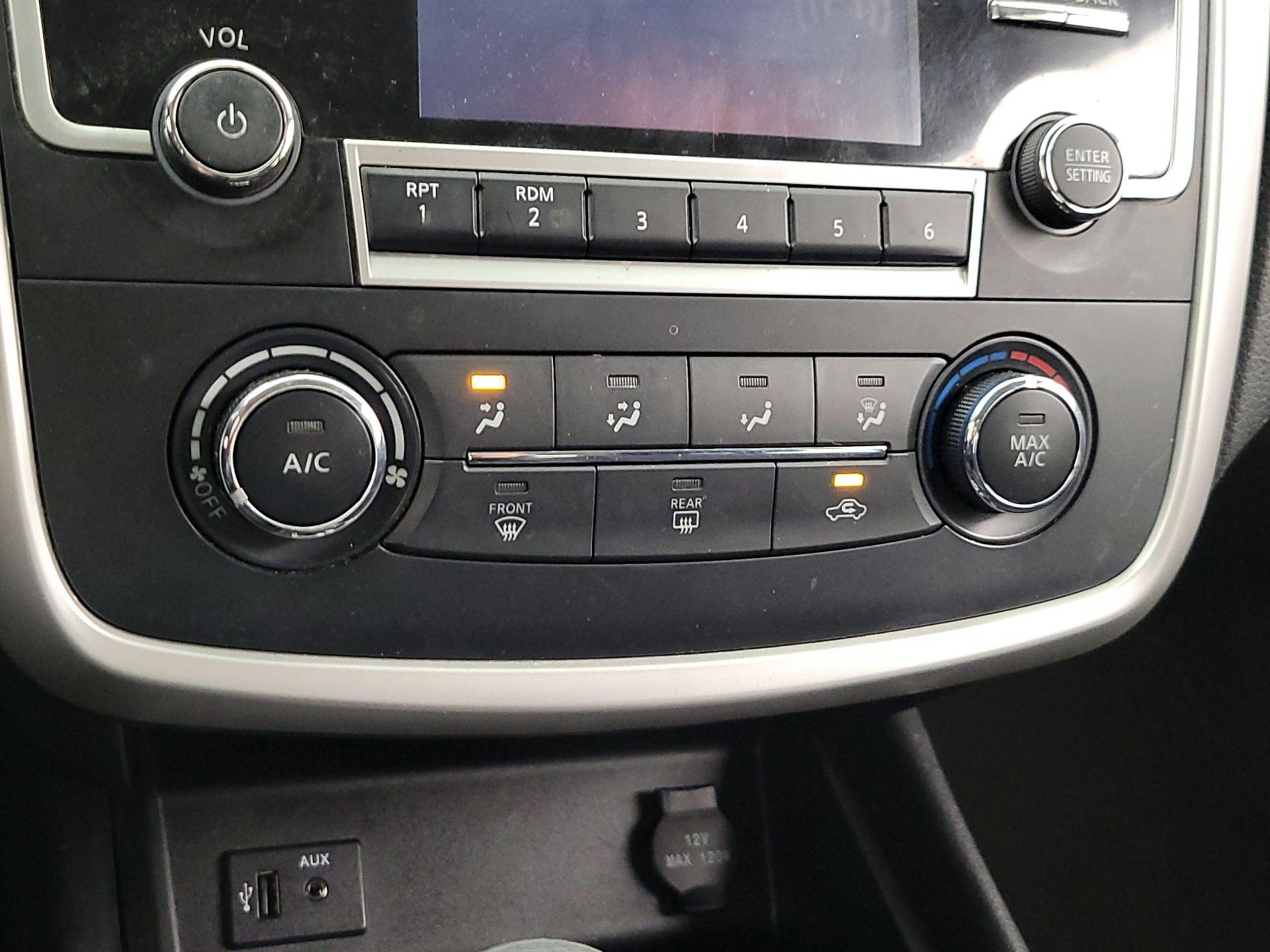 Thumbnail: 2016 Nissan Altima - 16