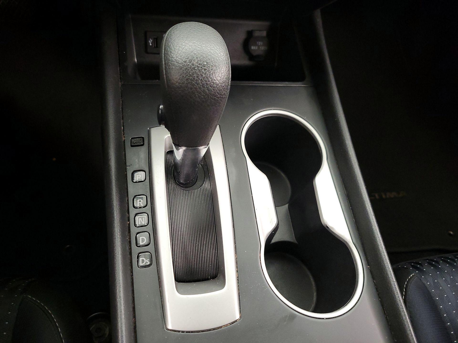 Thumbnail: 2016 Nissan Altima - 17