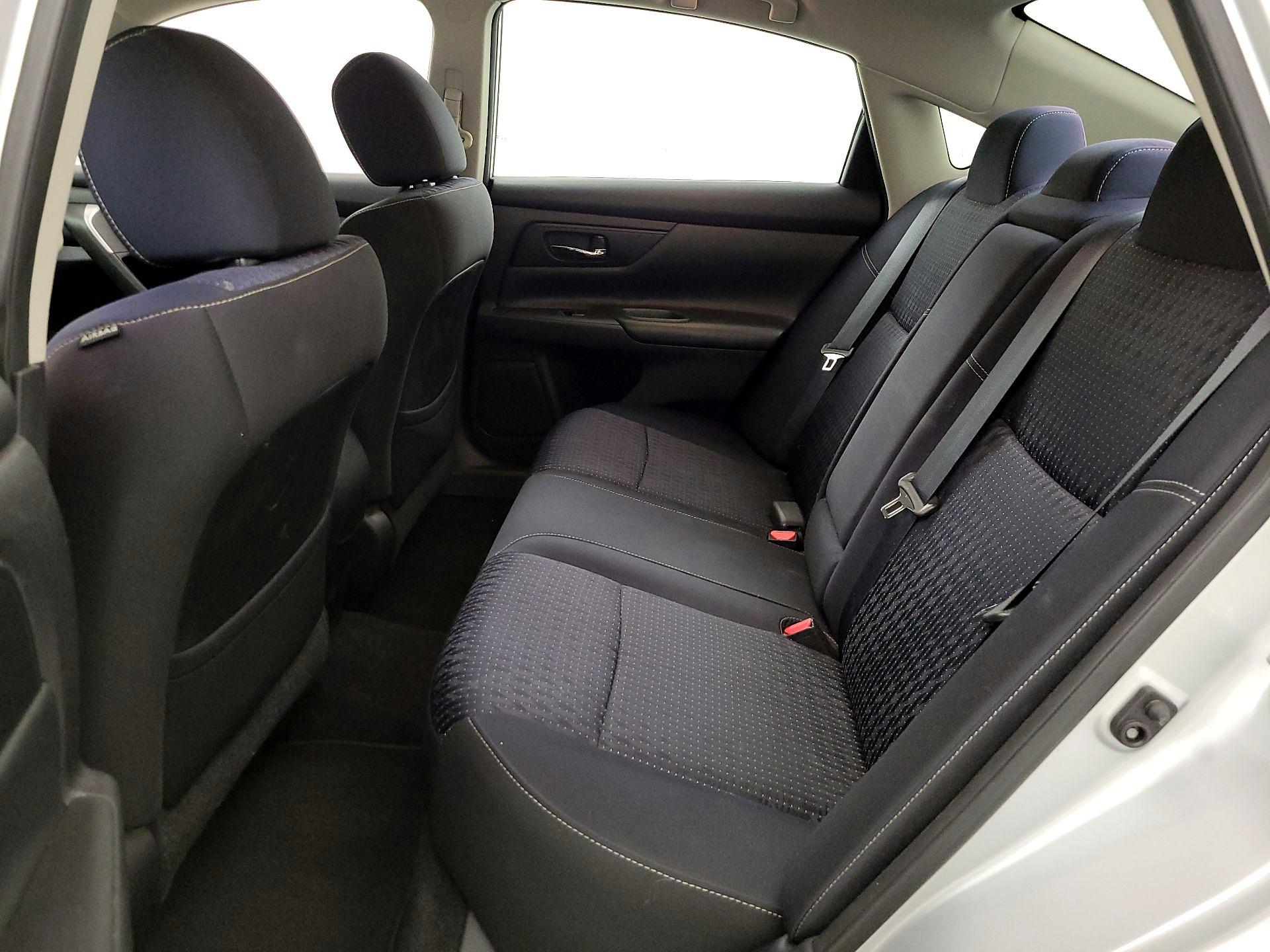 Thumbnail: 2016 Nissan Altima - 19