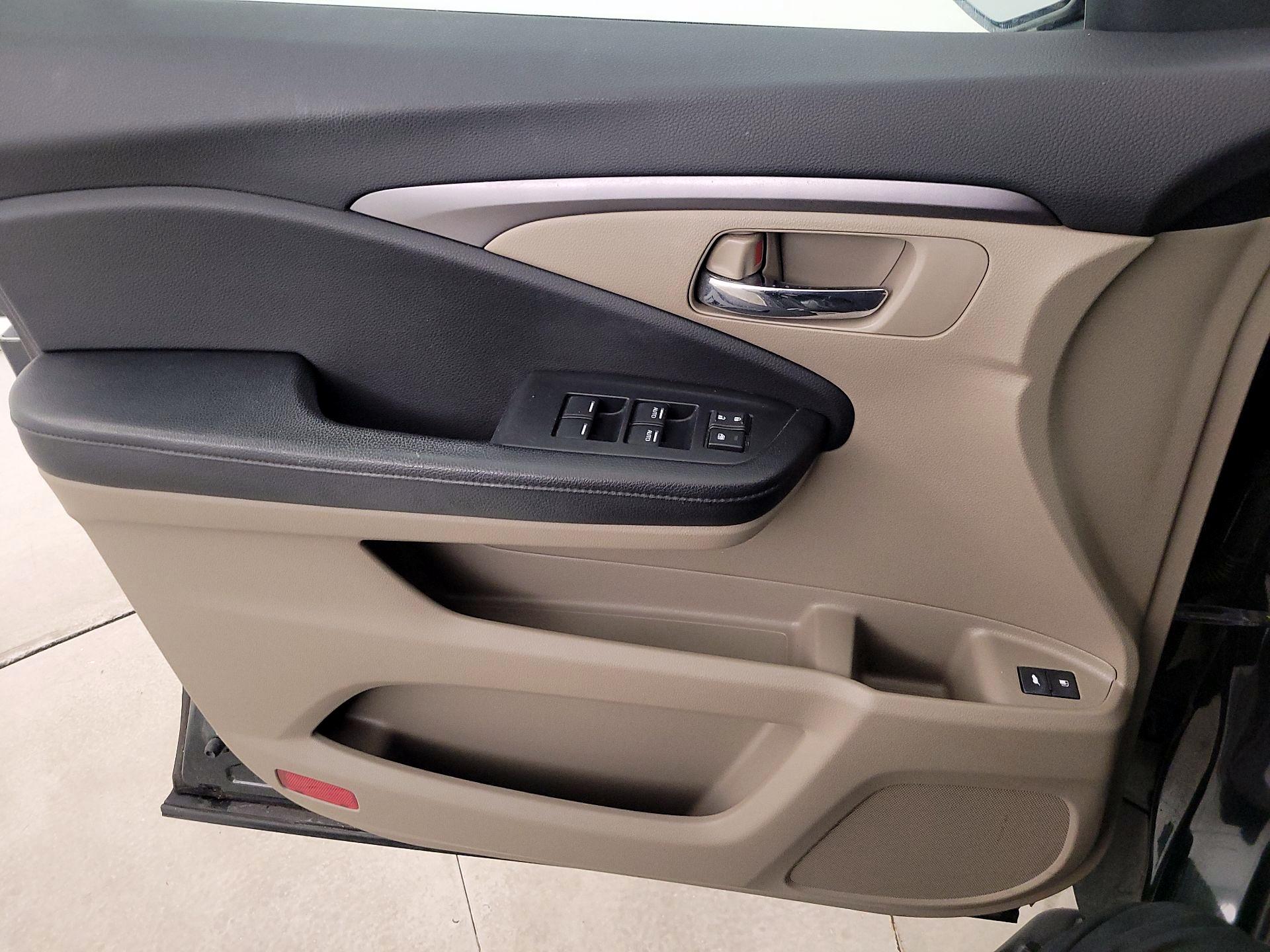 Thumbnail: 2016 Honda Pilot - 12