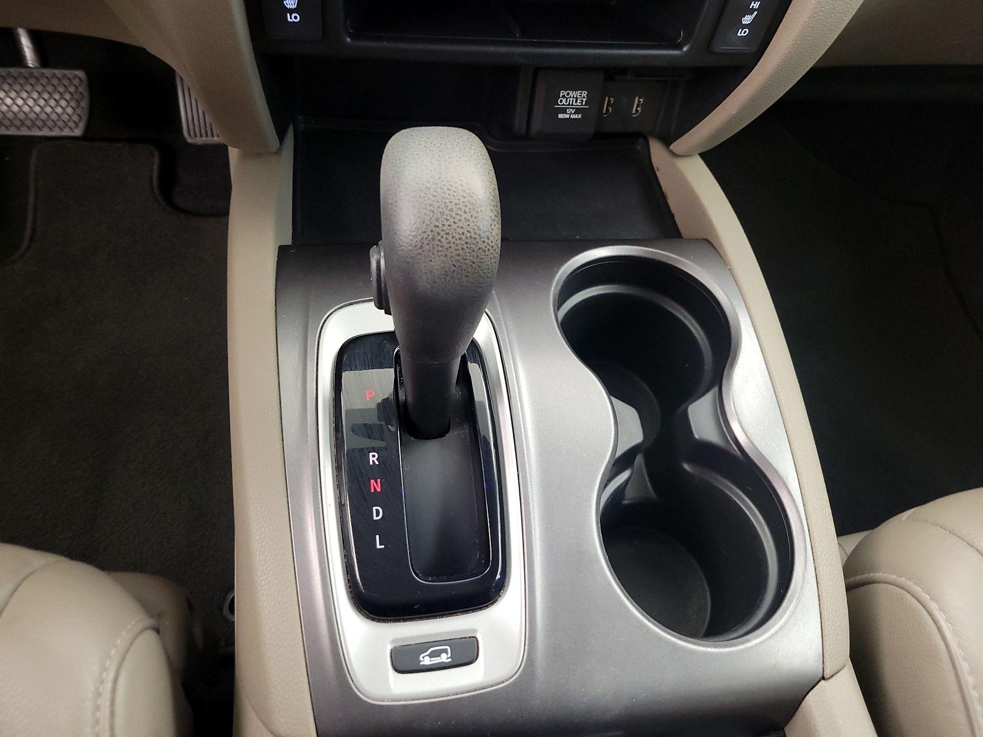 Thumbnail: 2016 Honda Pilot - 17