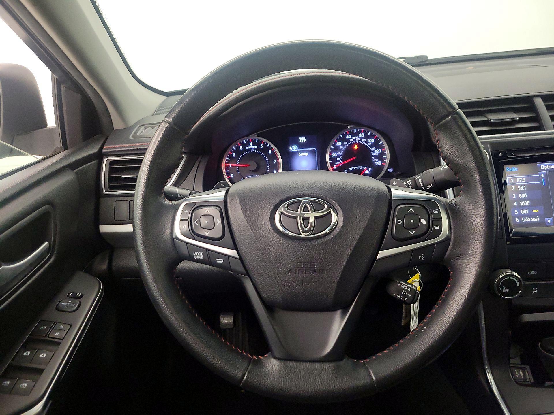 Thumbnail: 2015 Toyota Camry - 10