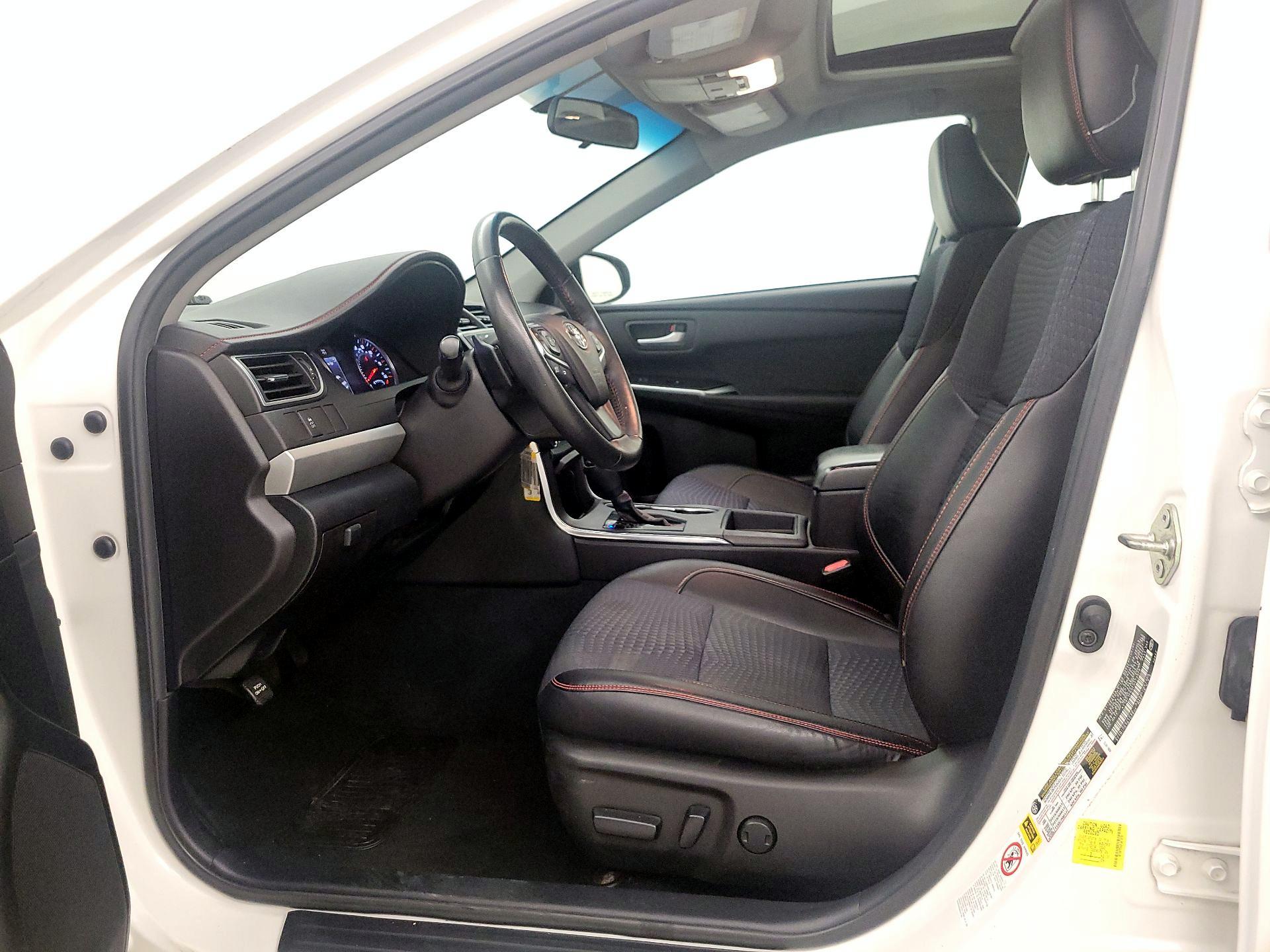 Thumbnail: 2015 Toyota Camry - 11