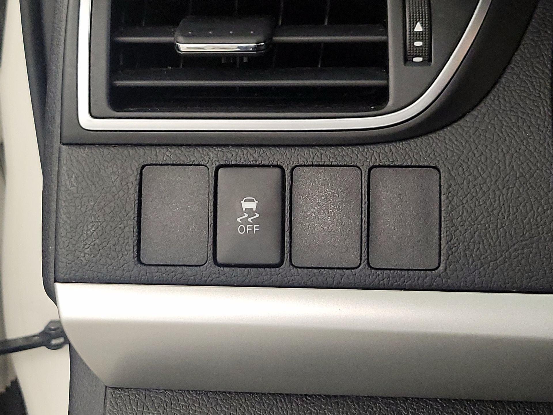 Thumbnail: 2015 Toyota Camry - 13