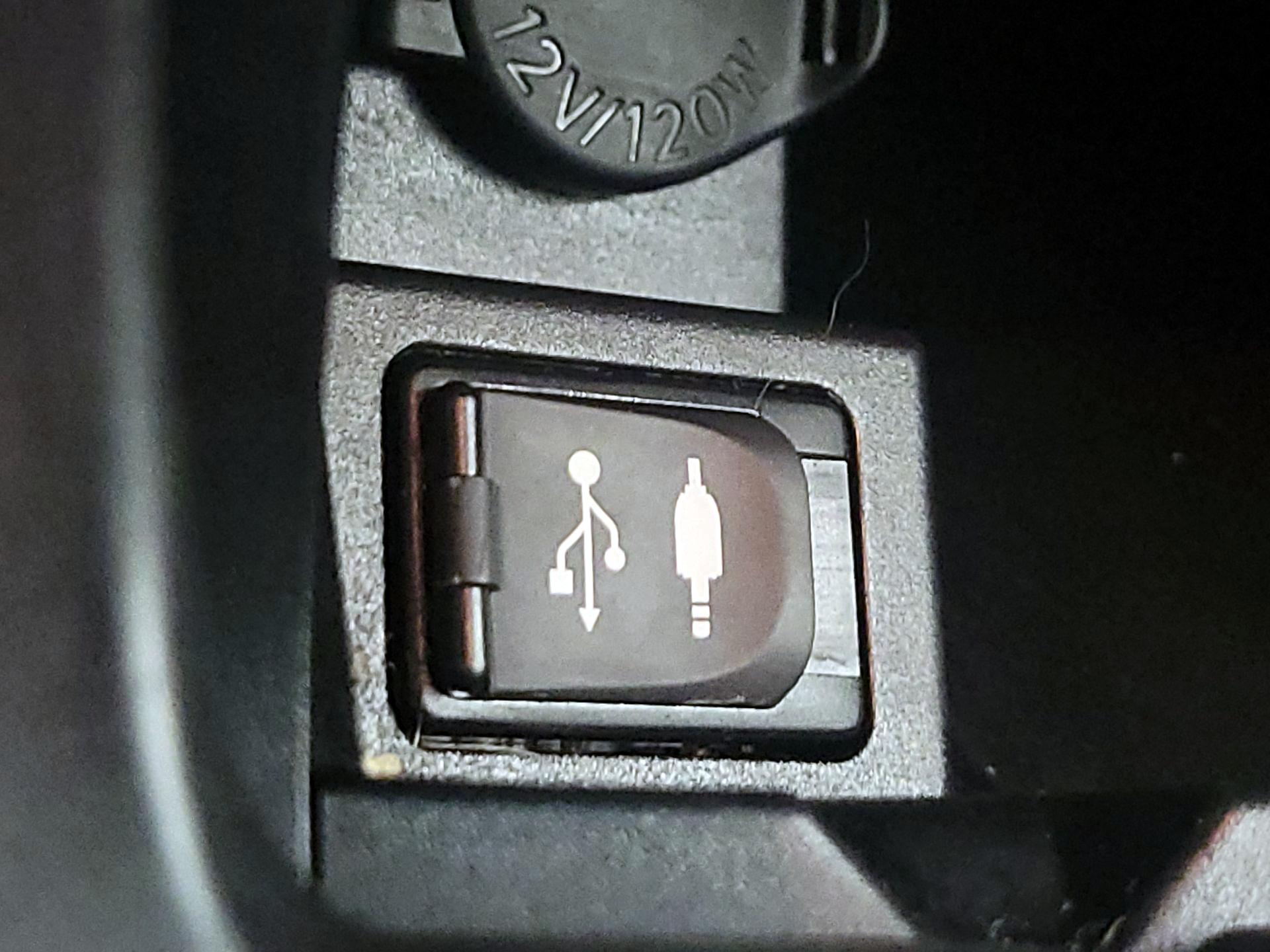 Thumbnail: 2015 Toyota Camry - 18