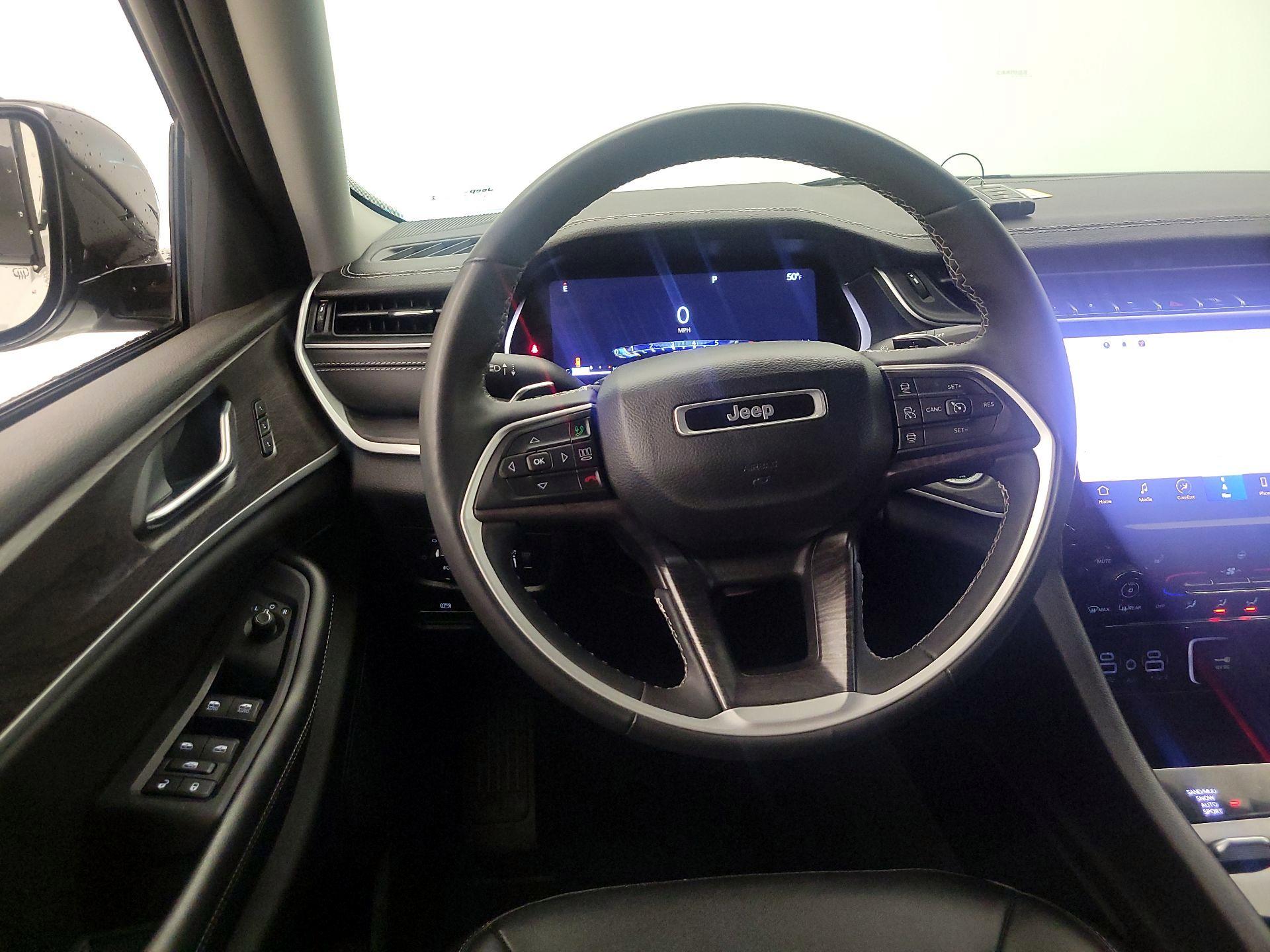 Thumbnail: 2023 Jeep Grand Cherokee - 10