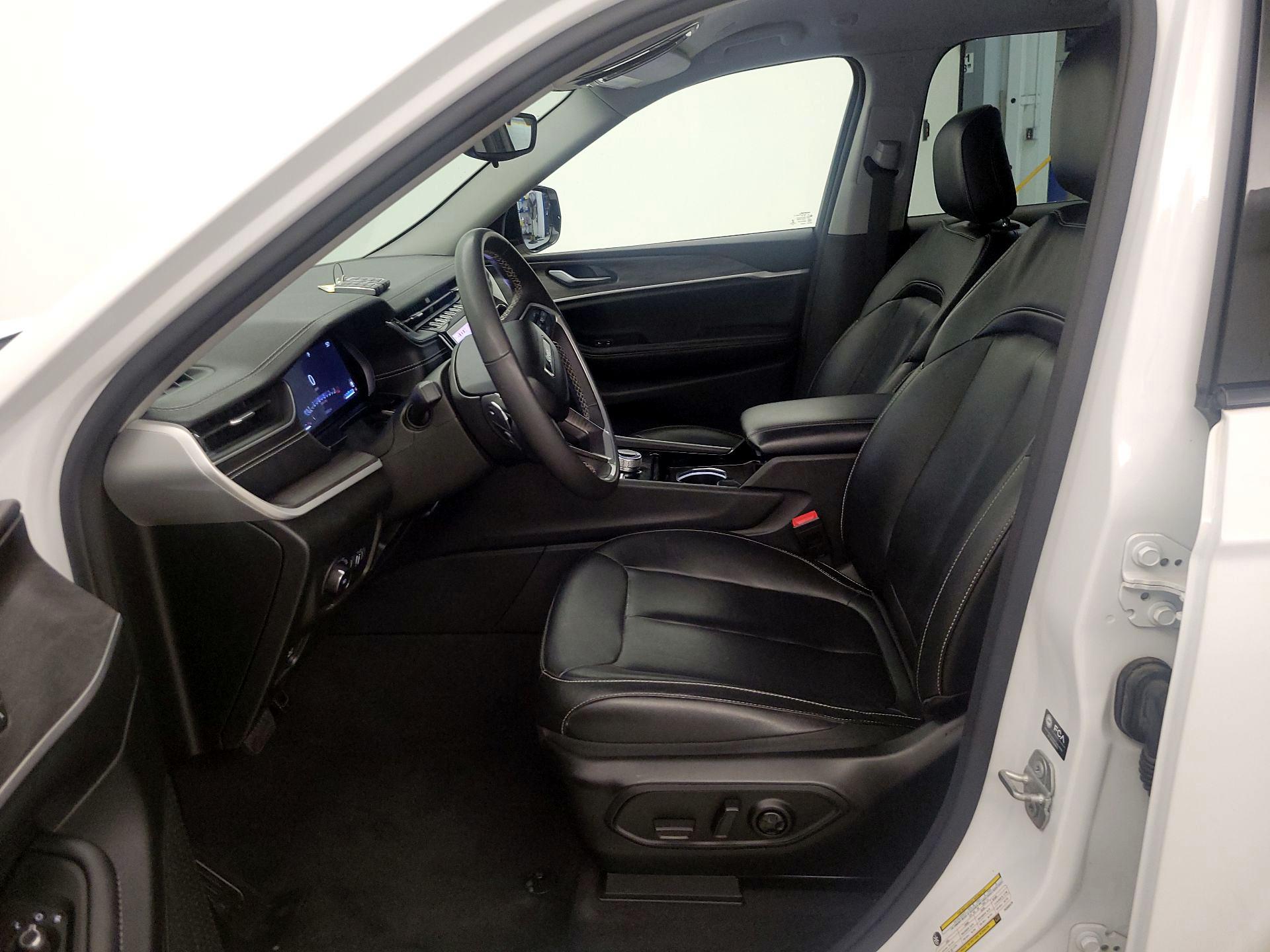 Thumbnail: 2023 Jeep Grand Cherokee - 11