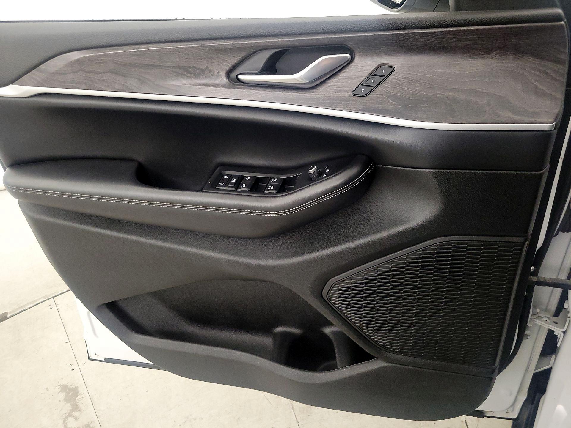 Thumbnail: 2023 Jeep Grand Cherokee - 12