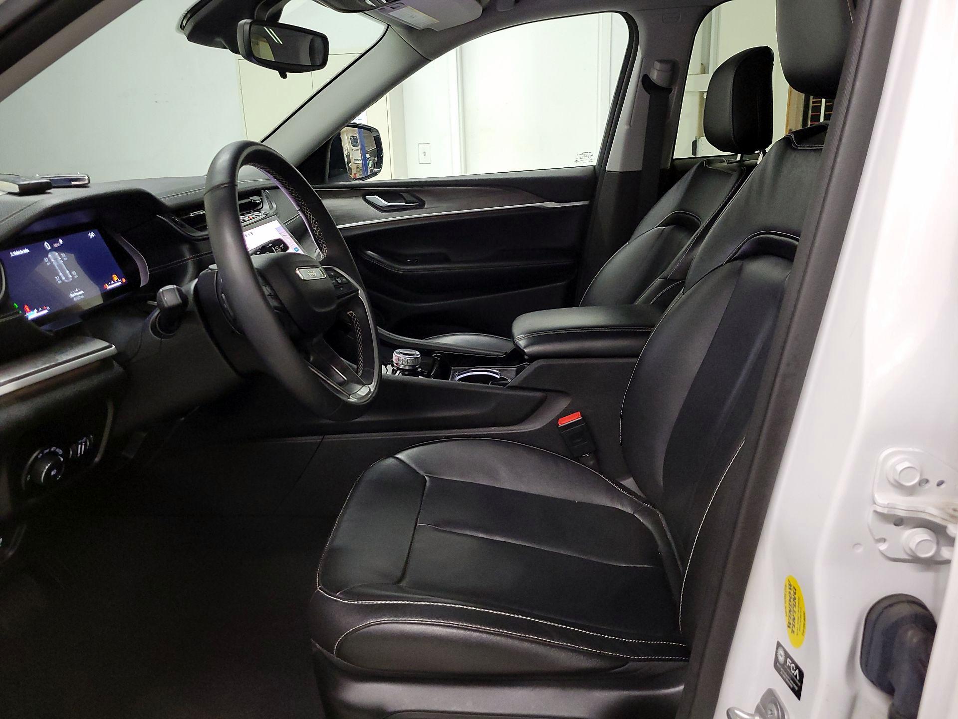 Thumbnail: 2023 Jeep Grand Cherokee - 11