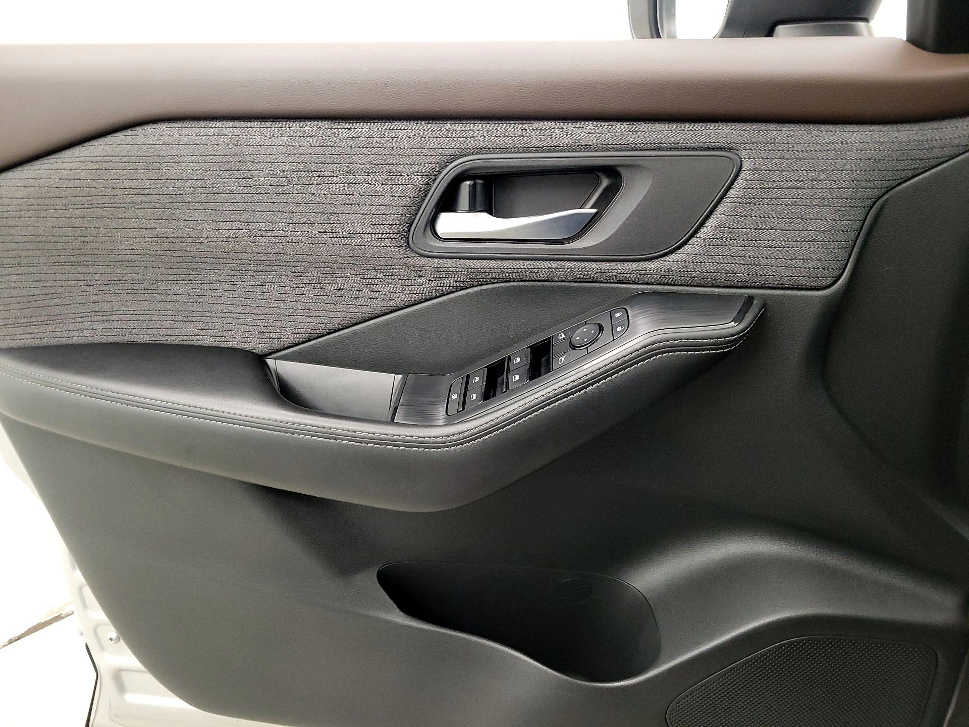 Thumbnail: 2021 Nissan Rogue - 12