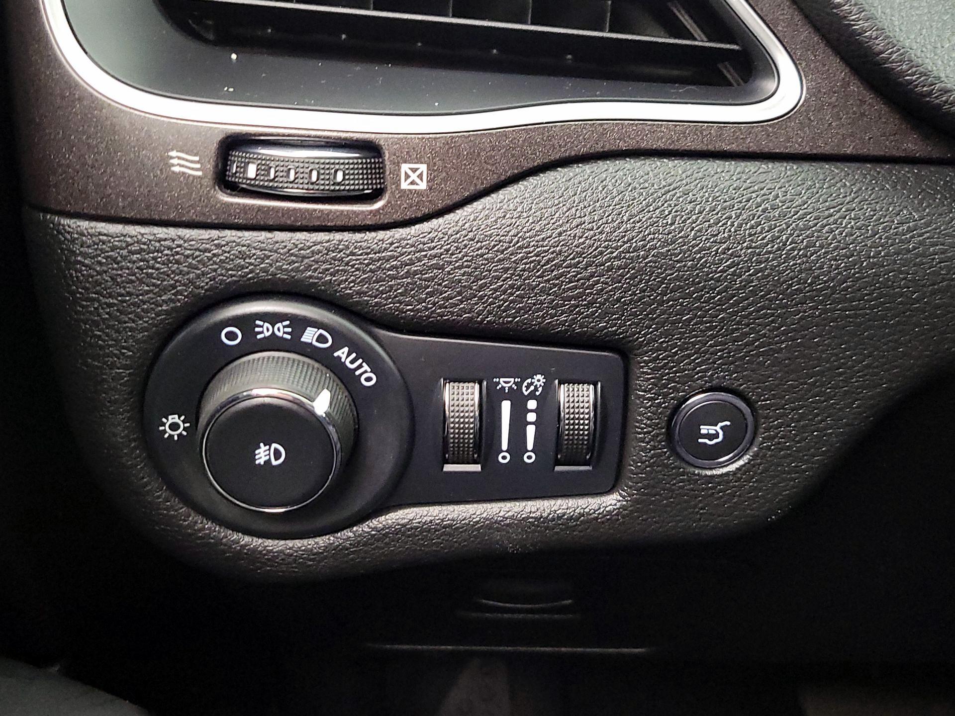 Thumbnail: 2022 Jeep Cherokee - 13