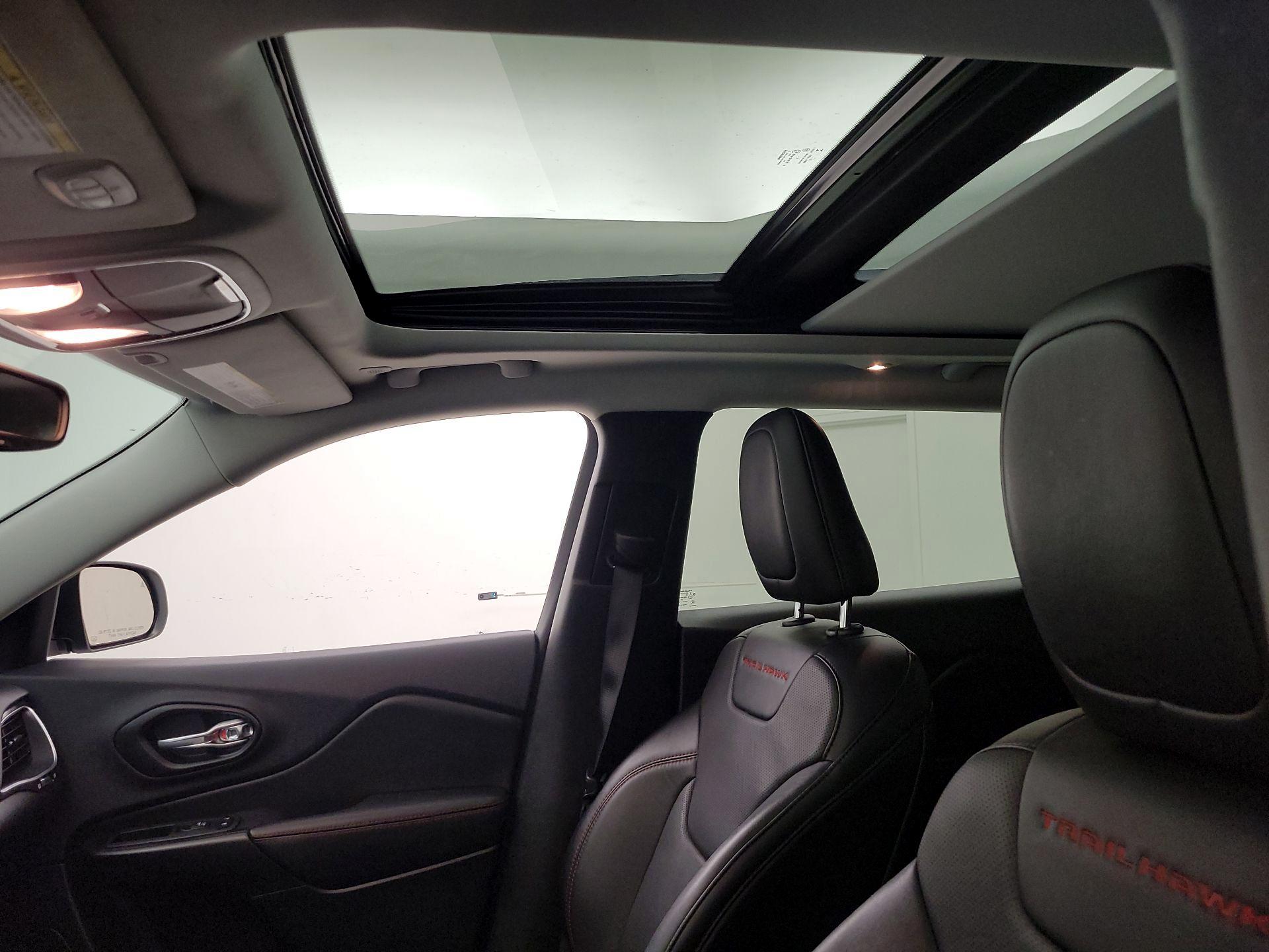 Thumbnail: 2022 Jeep Cherokee - 20