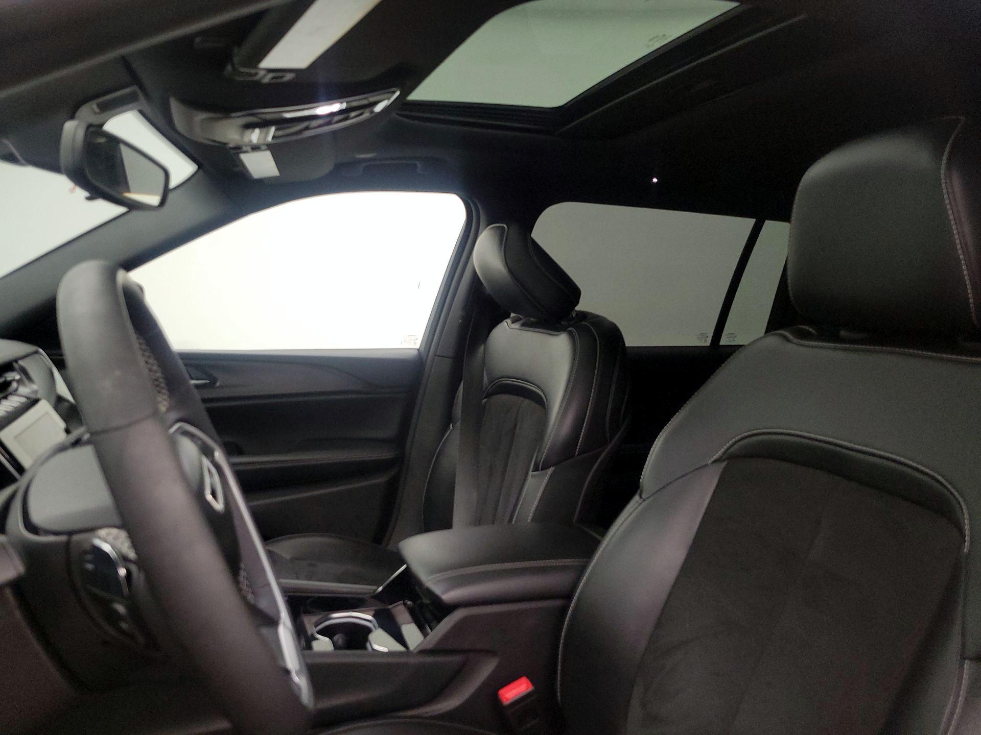 Thumbnail: 2023 Jeep Grand Cherokee L - 18