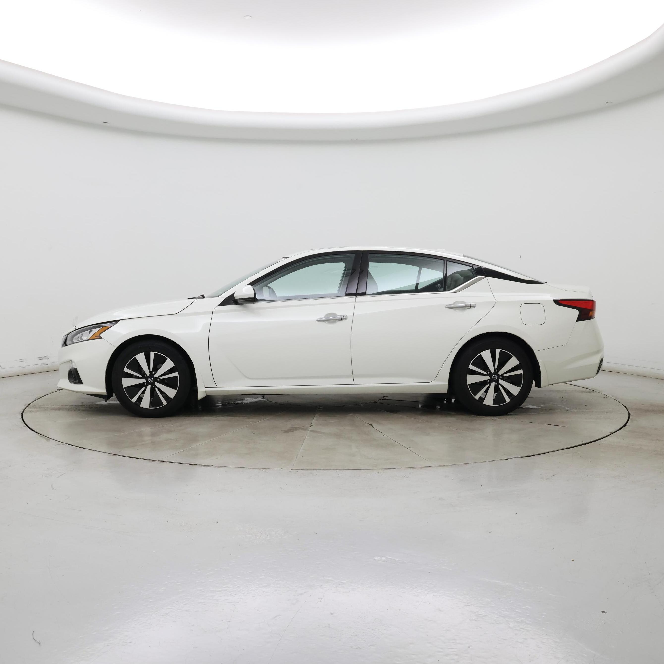 Thumbnail: 2021 Nissan Altima - 3