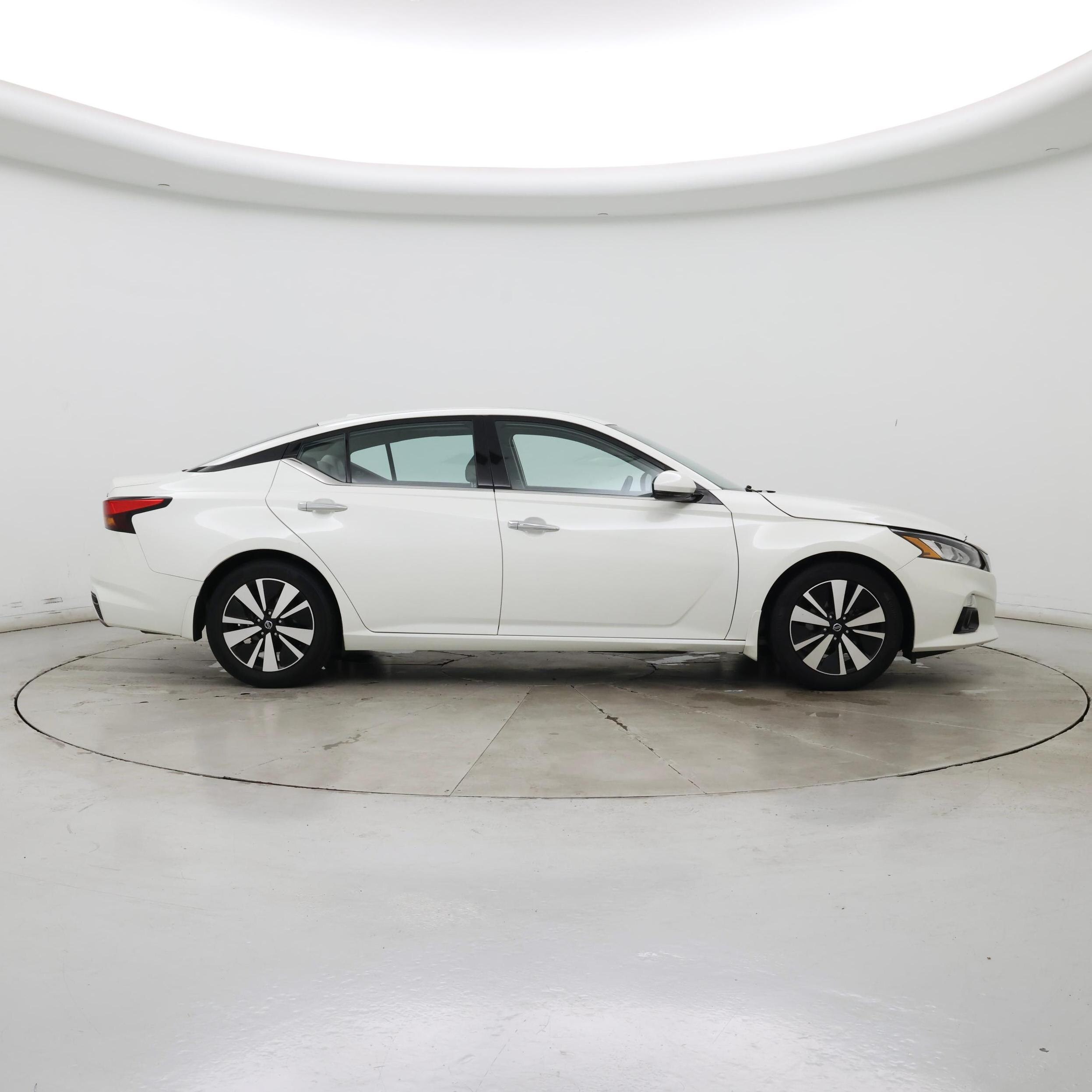 Thumbnail: 2021 Nissan Altima - 7