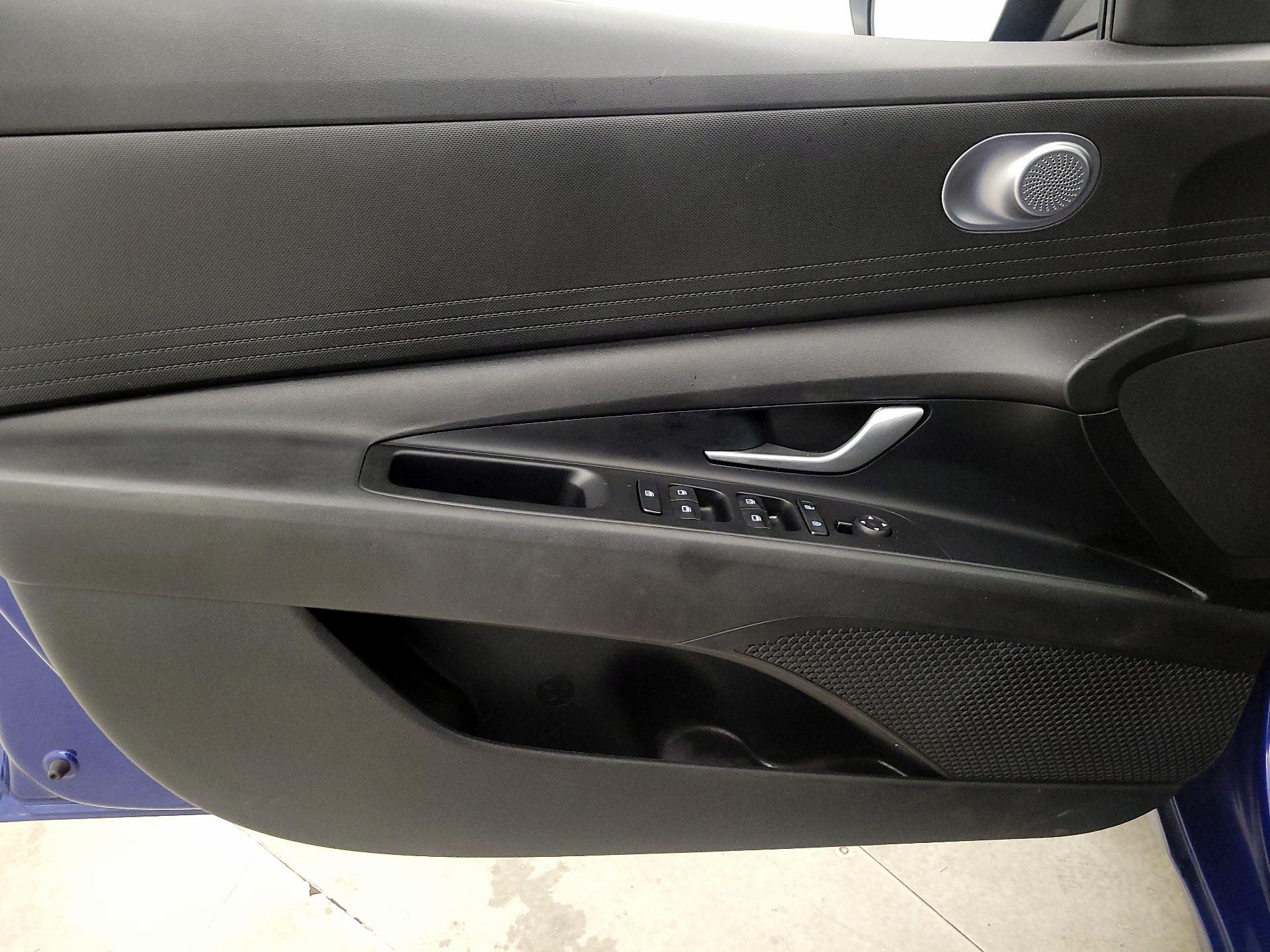 Thumbnail: 2023 Hyundai Elantra - 12