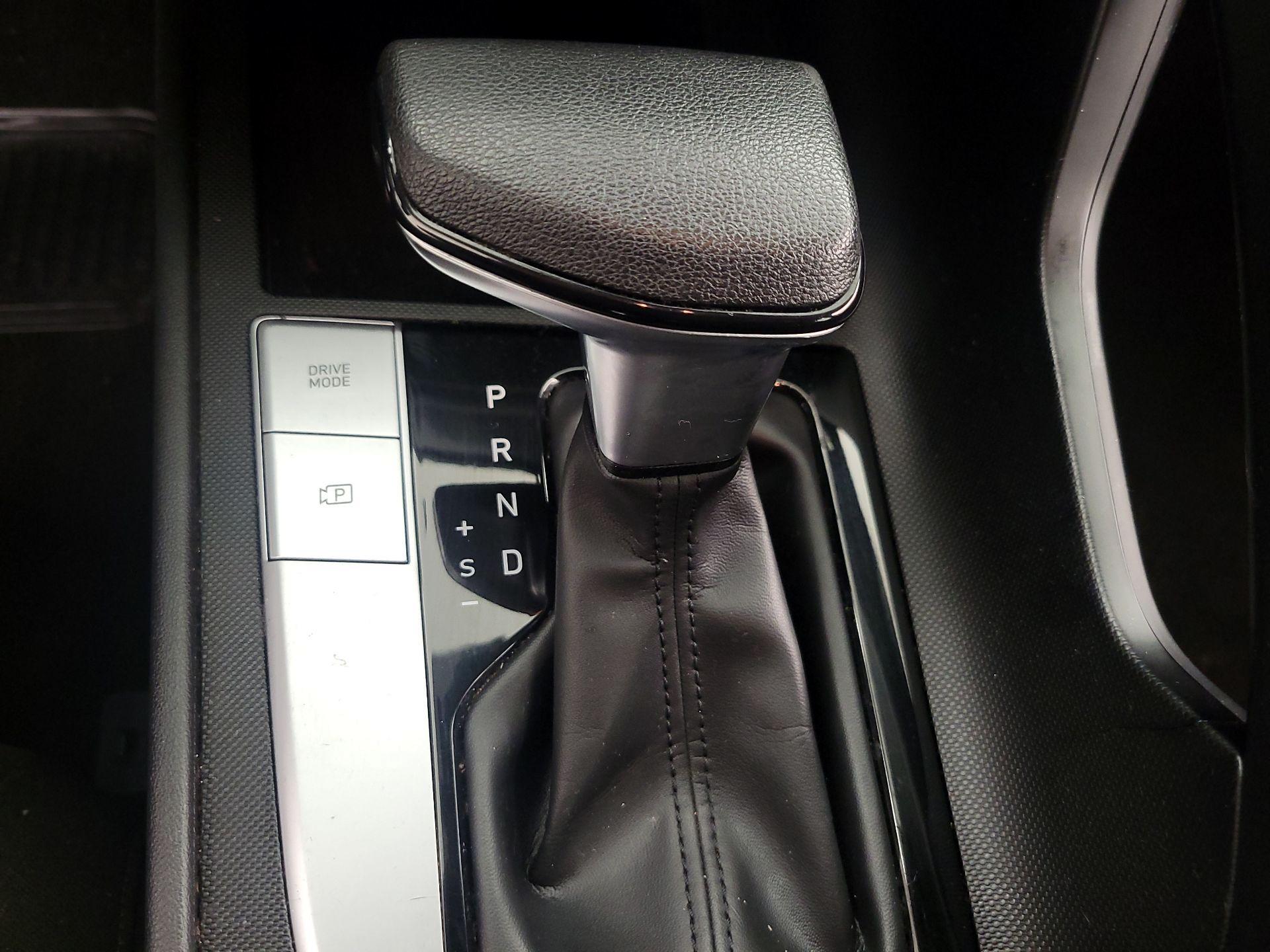 Thumbnail: 2023 Hyundai Elantra - 17