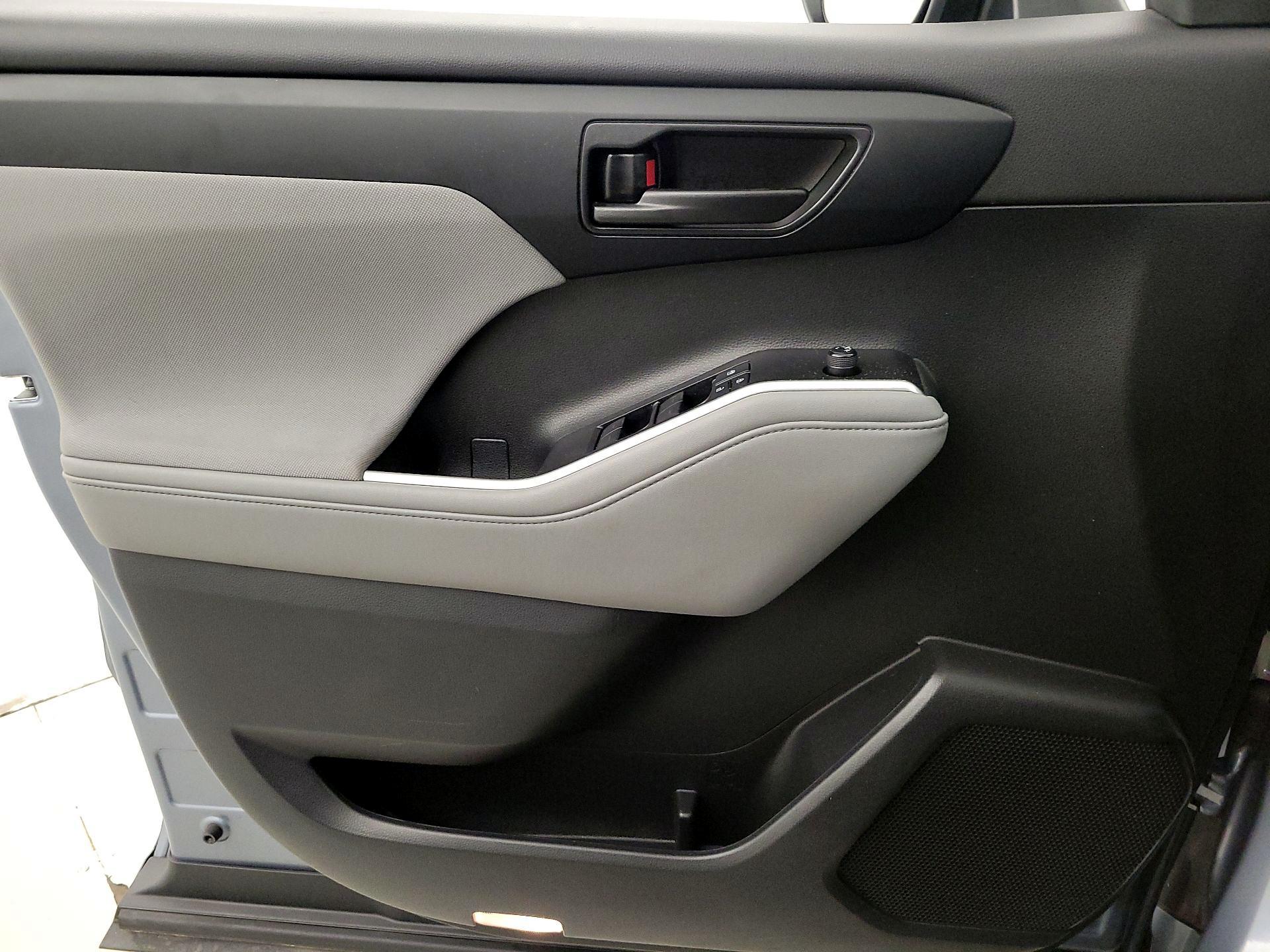 Thumbnail: 2021 Toyota Highlander - 12