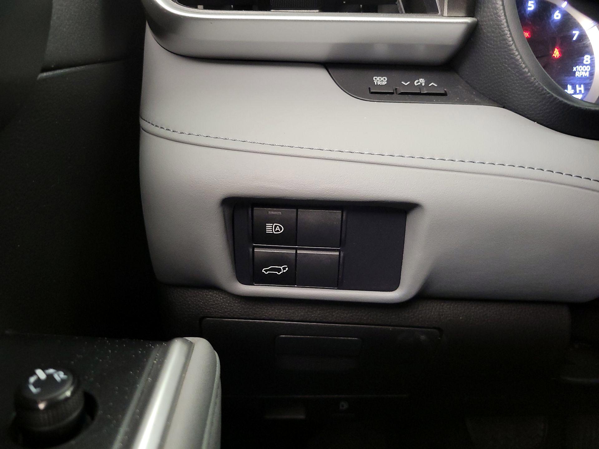 Thumbnail: 2021 Toyota Highlander - 13