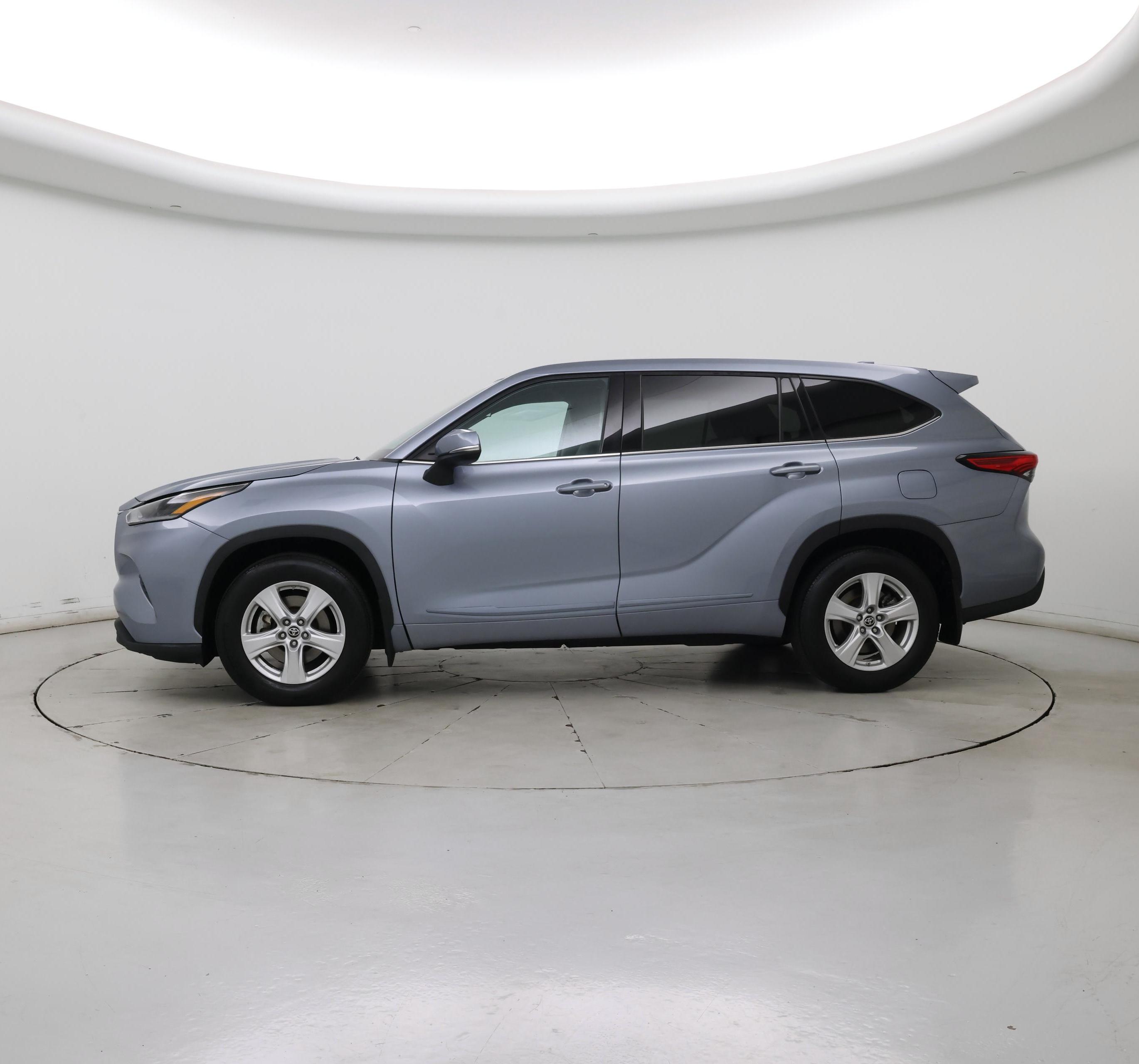 Thumbnail: 2021 Toyota Highlander - 3