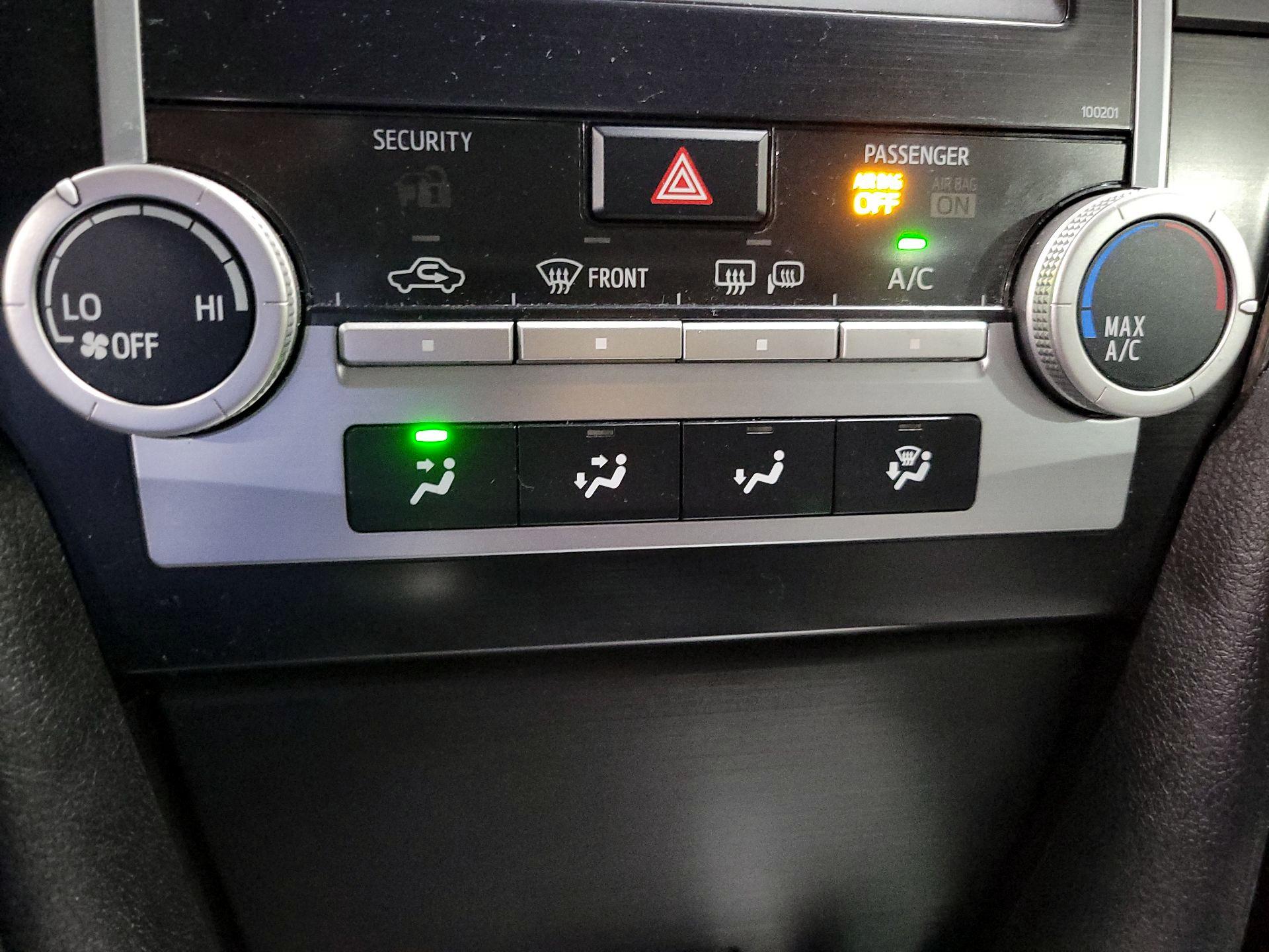 Thumbnail: 2014 Toyota Camry - 16